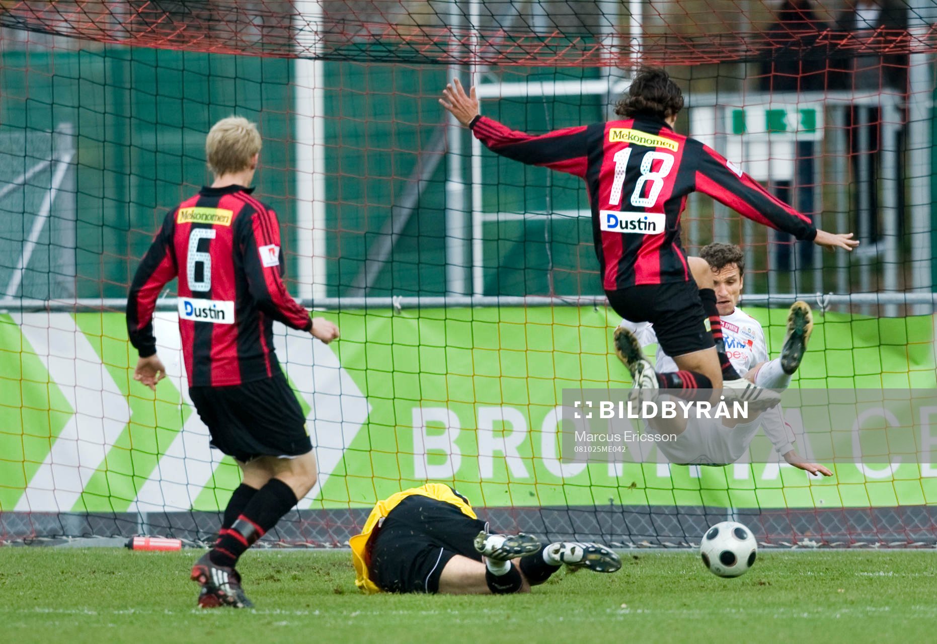 Hårt spel framför Kristioffer Nordfeldt, målvakt BP då