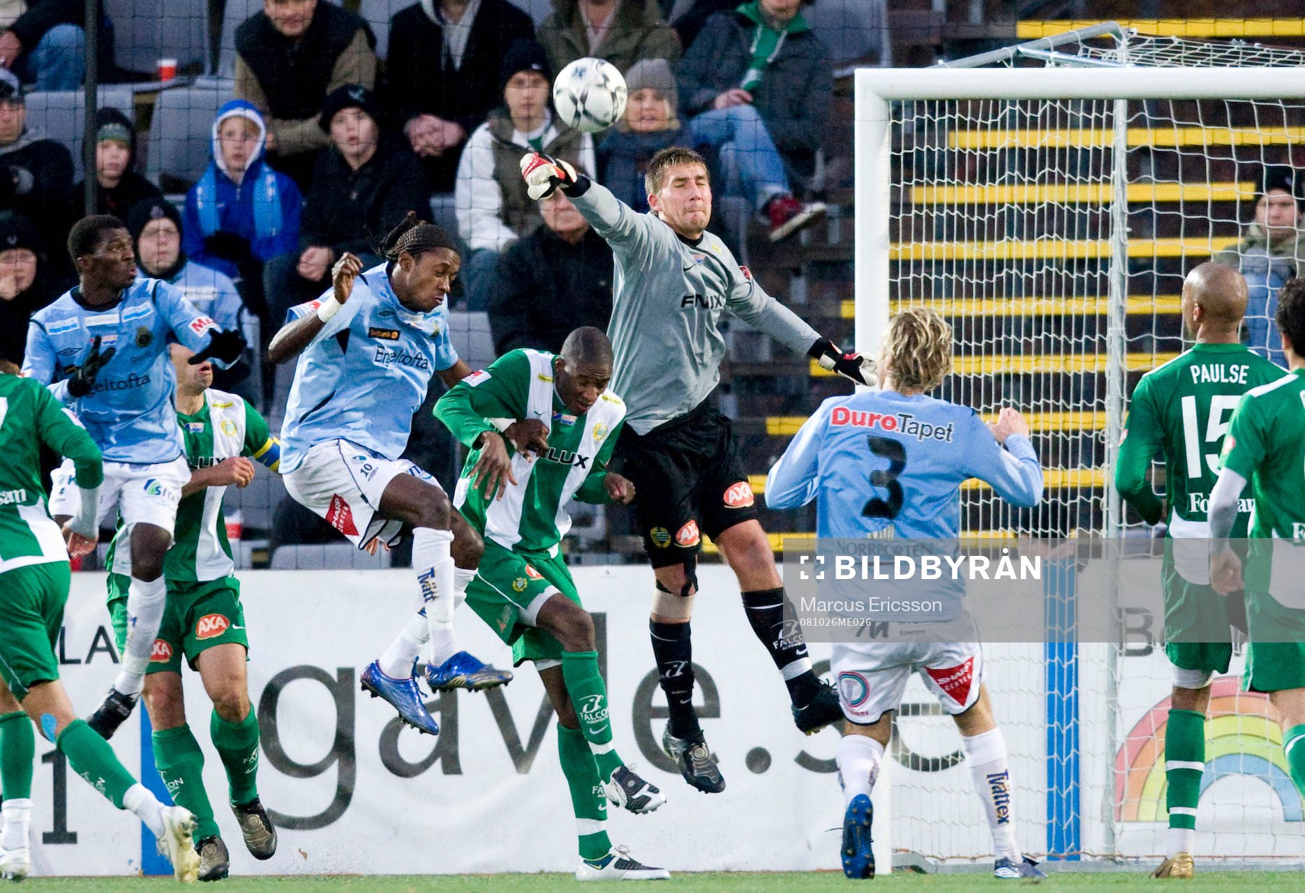 Trångt framför Kristoffer Björklund, målvakt Hammarby