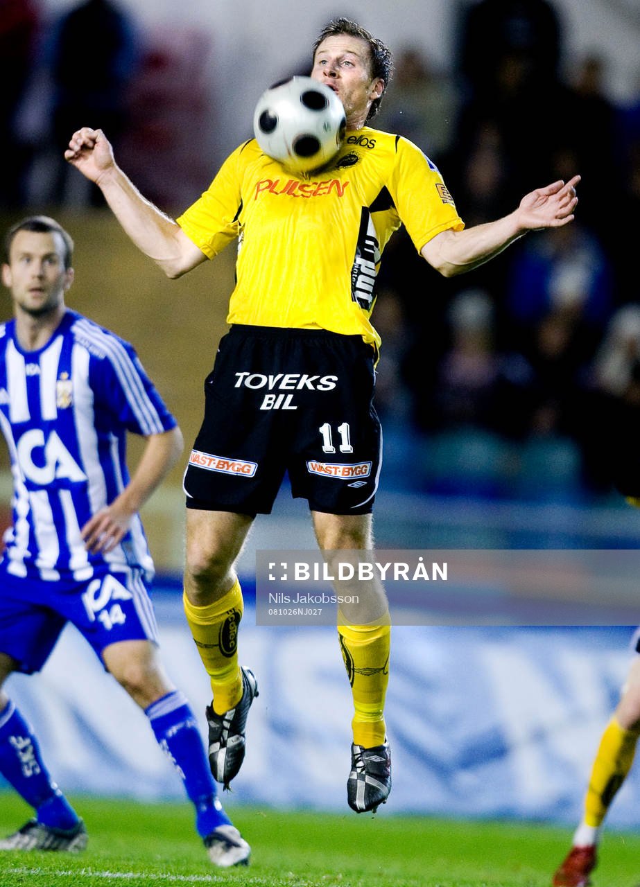 Daniel Mobaeck, Elfsborg, tar ned en boll på bröstet