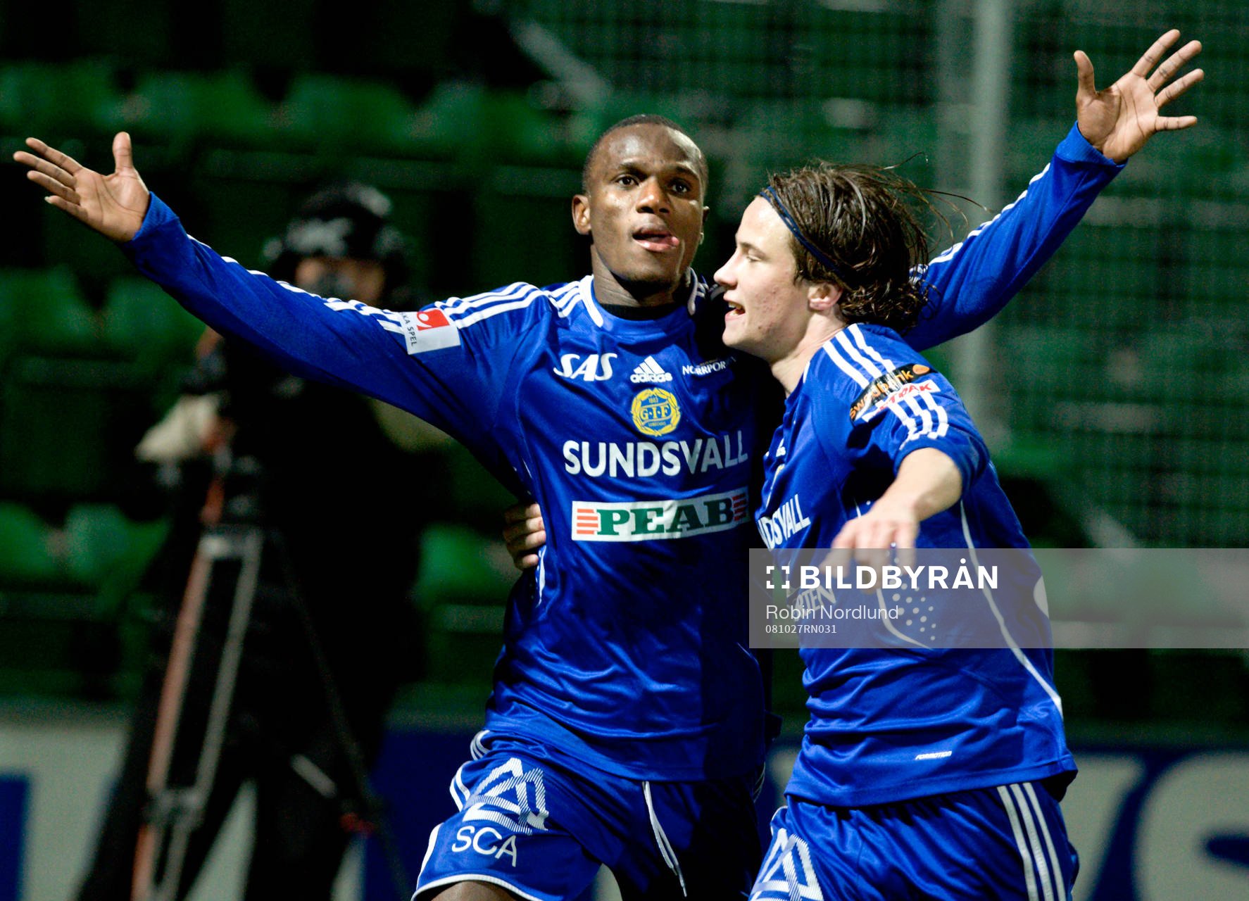 Robert Mambo Mumba, Sundsvall jubel med Linus Hallenius