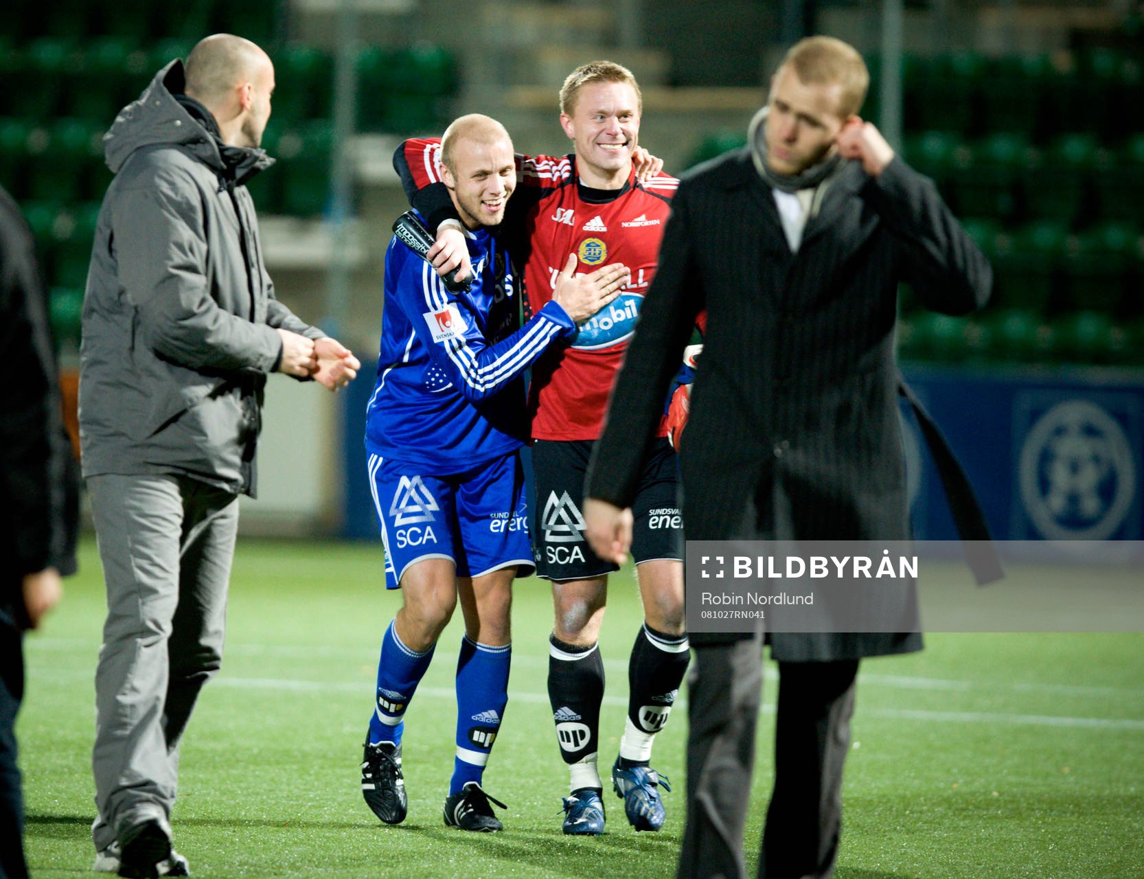  Stefan Ålander och Fredrik Sundsfors, Målvakt Sundsvall jubel efter slutsignalen