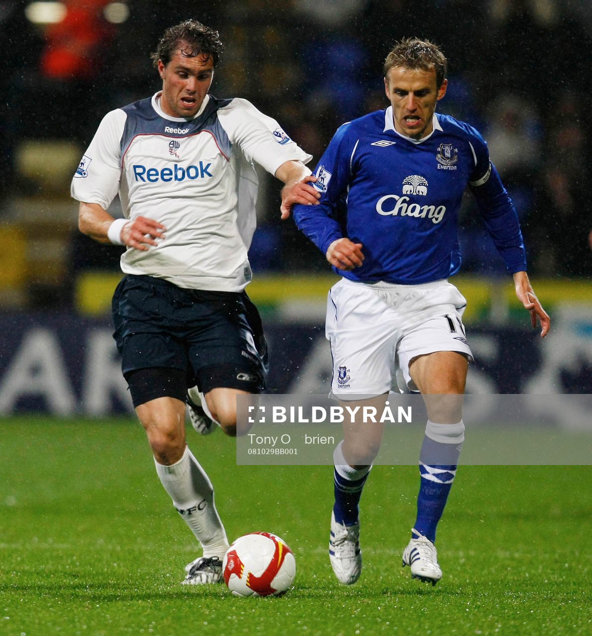 Johan Elmander, Bolton och Phil Neville, Everton