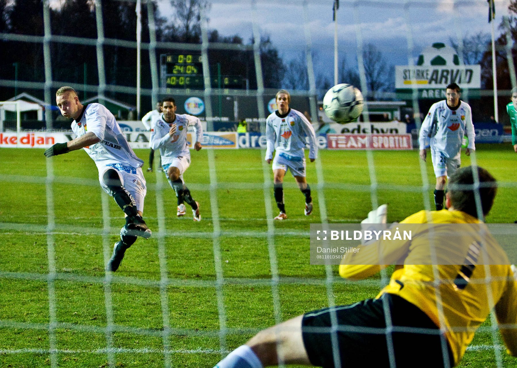 Björn Andersson gör 1-0 till Gais på straff. Colin
