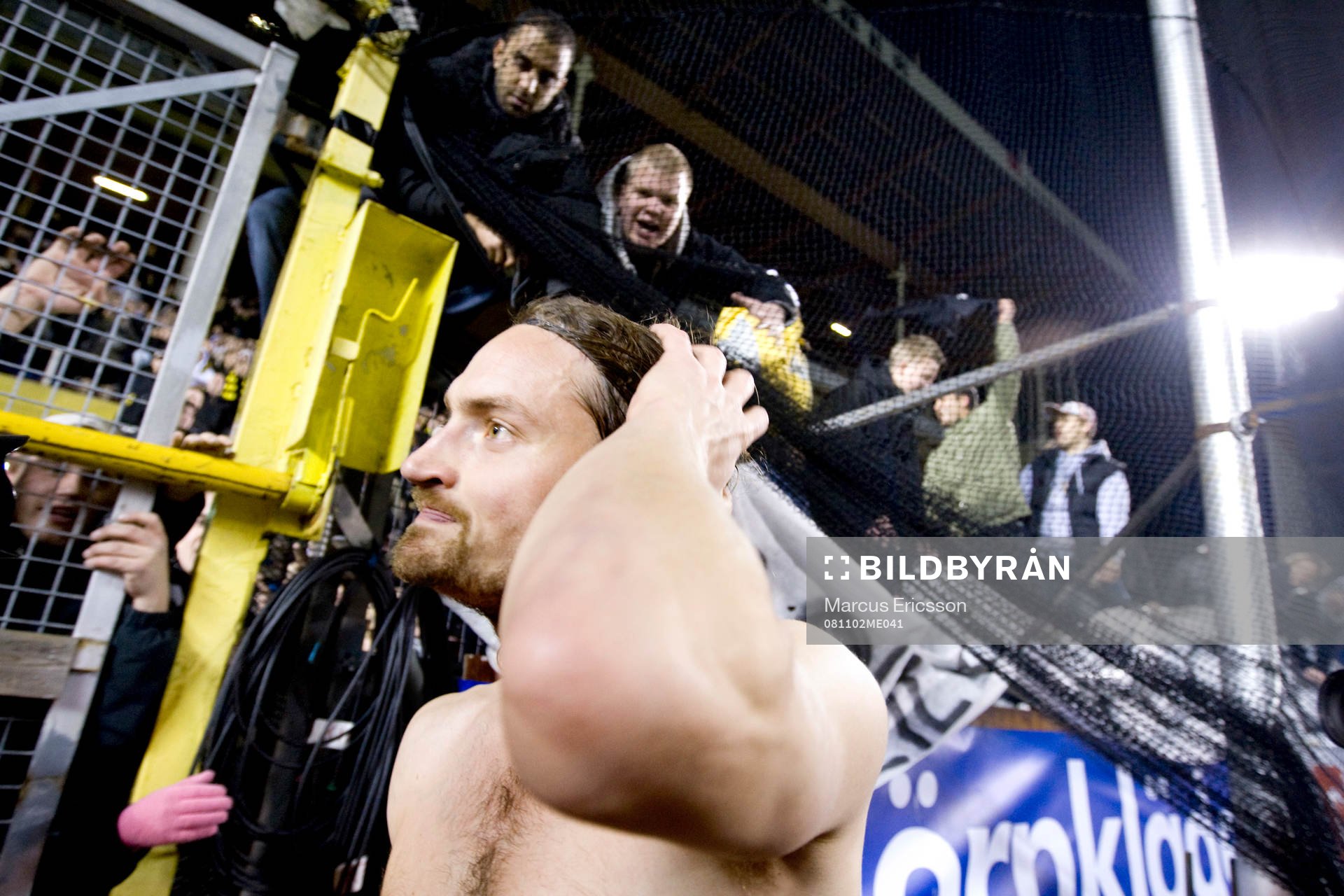 Mats Rubarth, AIK,  tackar publiken