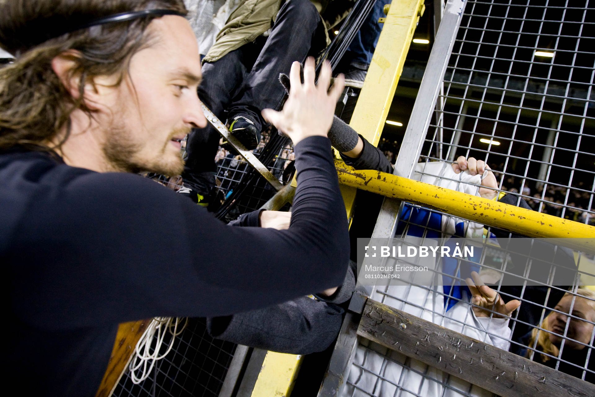 Mats Rubarth, AIK,  tackar publiken