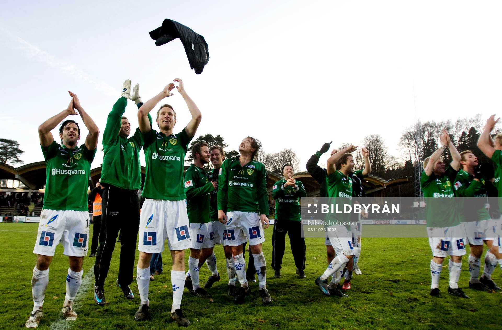  Jönköping jubel efter att ha klarat sig kvar i Superettan.