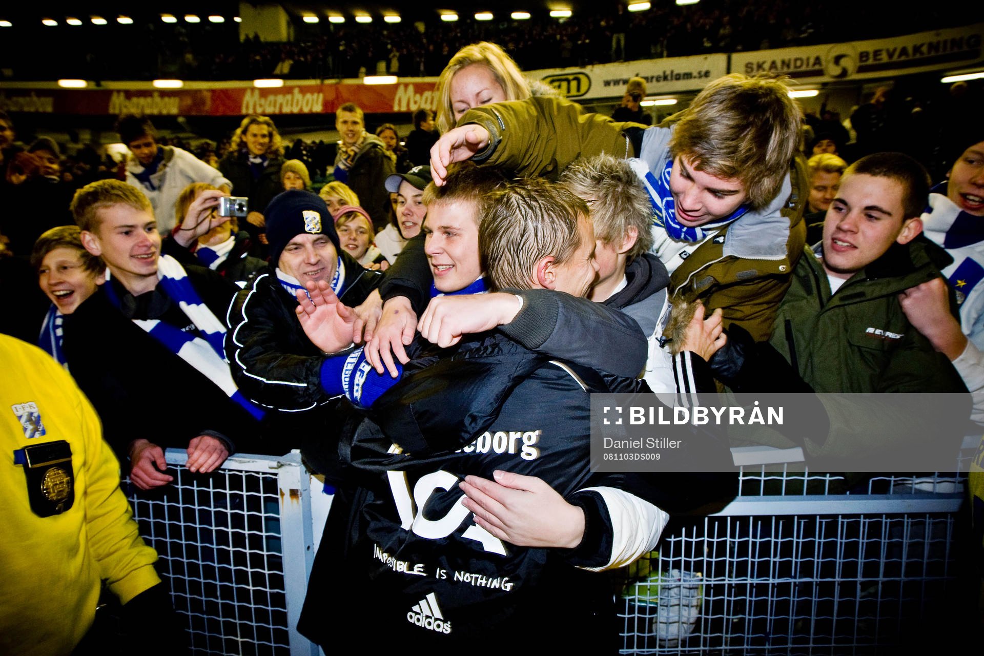 Niclas Alexandersson, tackas av publiken