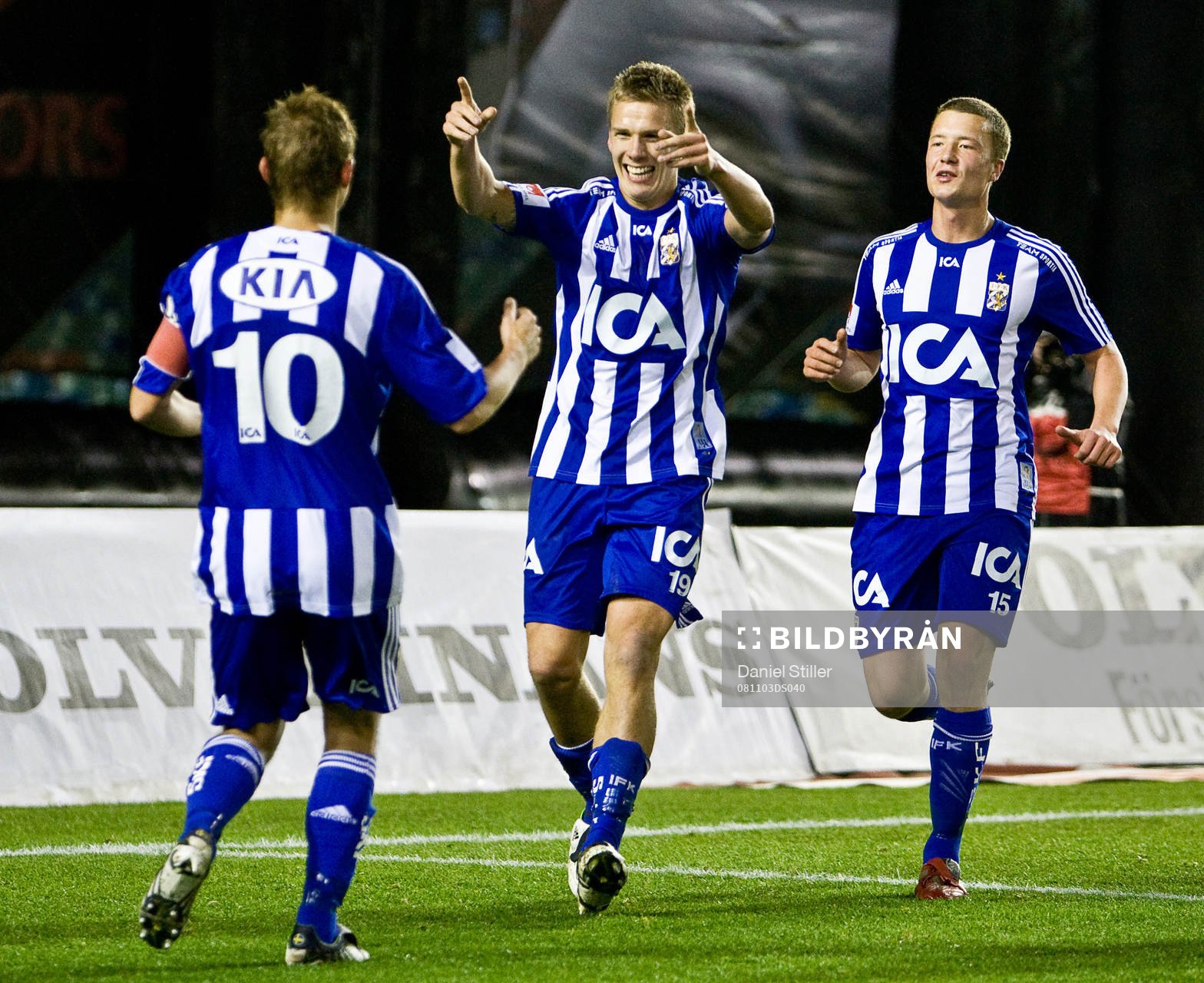  Pontus Wernbloom, Göteborg, gör 1-0. Niclas Alexandersson, Jakob Johansson jubel.