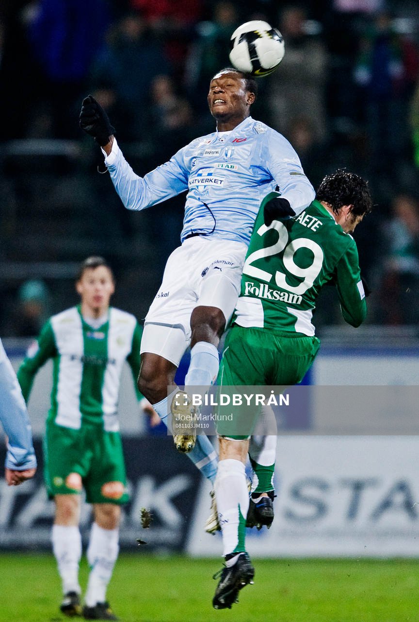 Edward Ofere, Malmö, vinner en nickduell mot Carlos Gaete,