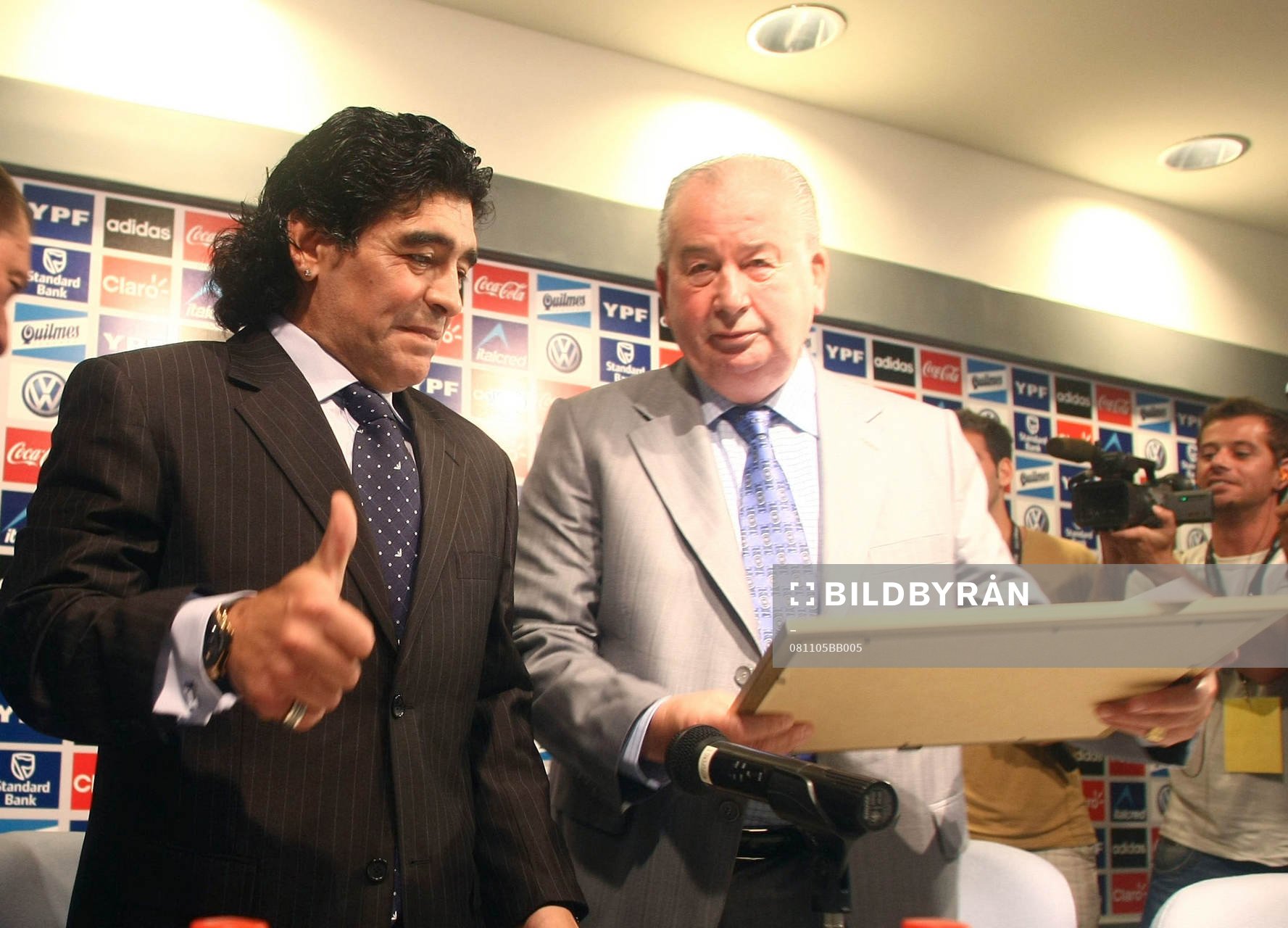 Diego Armando Maradona, är Argentinas nye tränare. Här