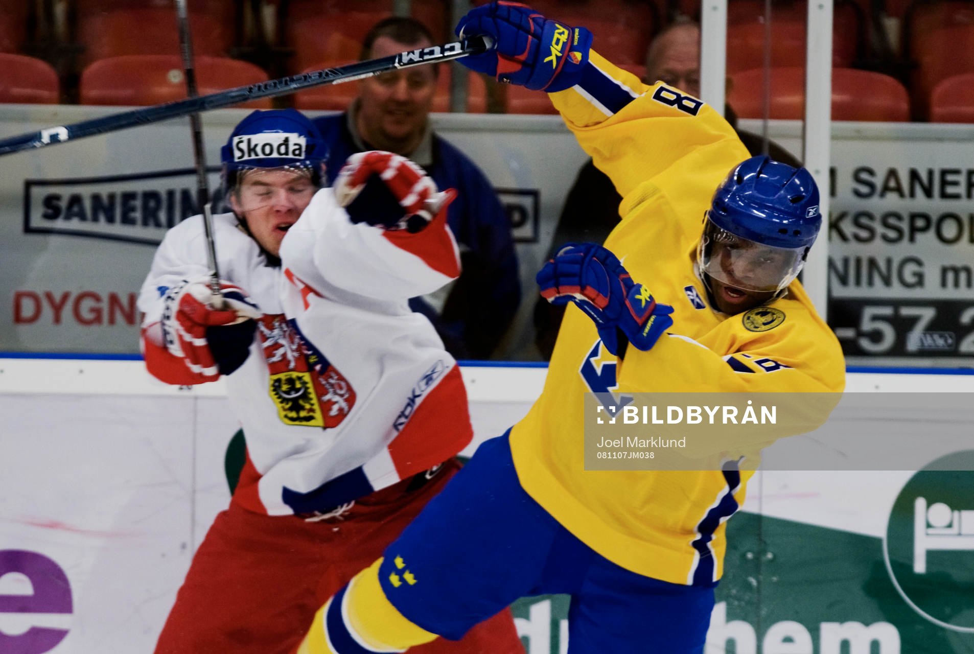 Jiri Jebavy, Tjeckien, tacklar Carl Gustafsson, Sverige