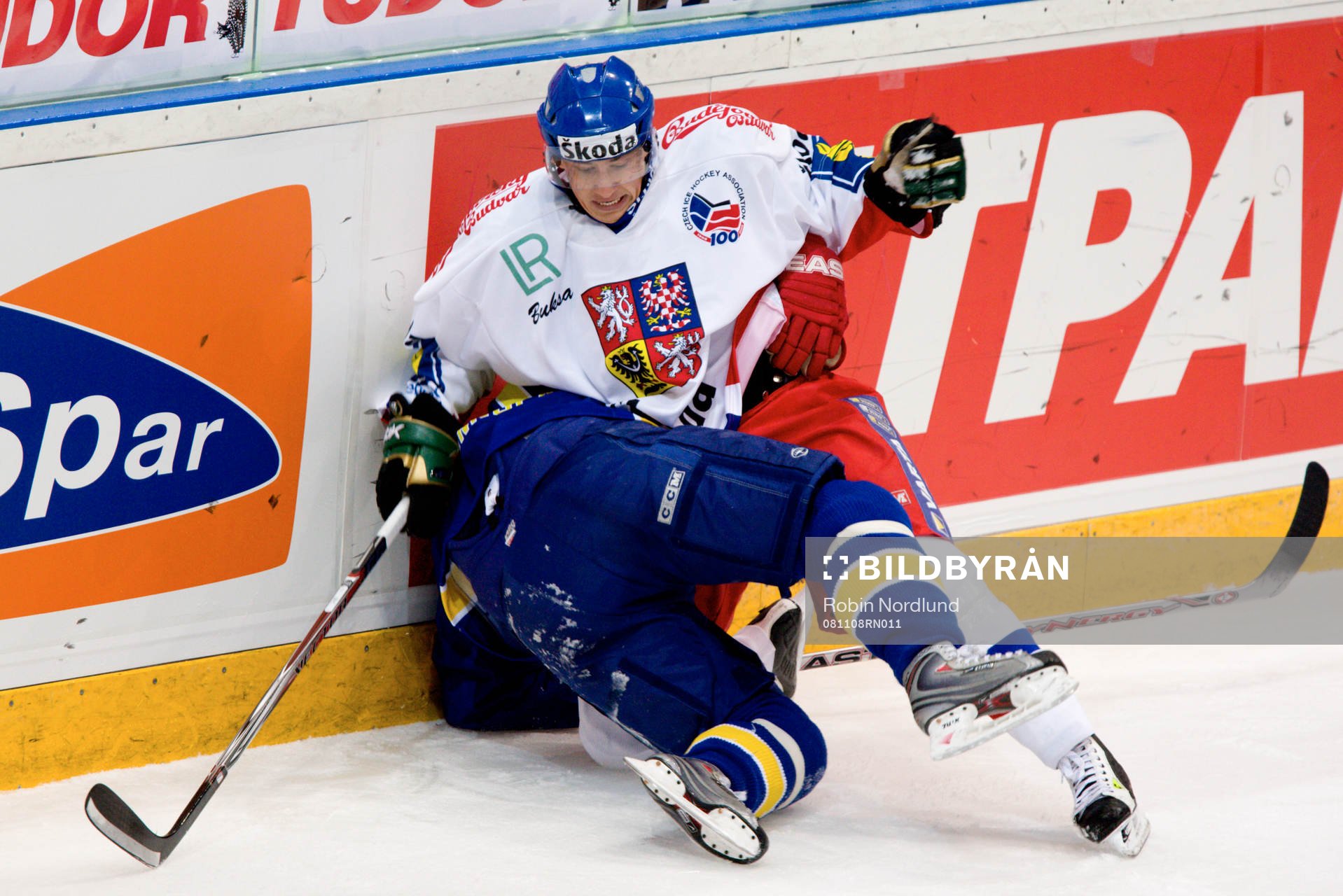 Martin Sevc, Tjeckien trycker ner Mika Hannula, Sverige