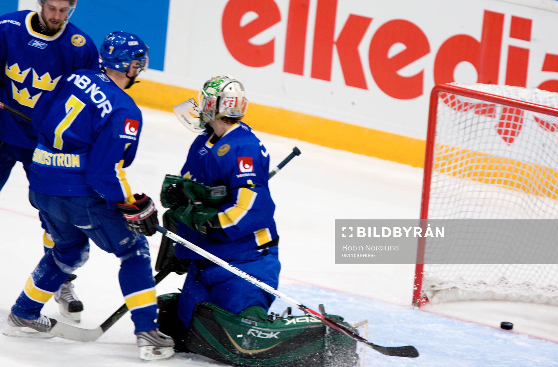 Jonas Gustavsson, Målvakt Sverige släpper in ännu en