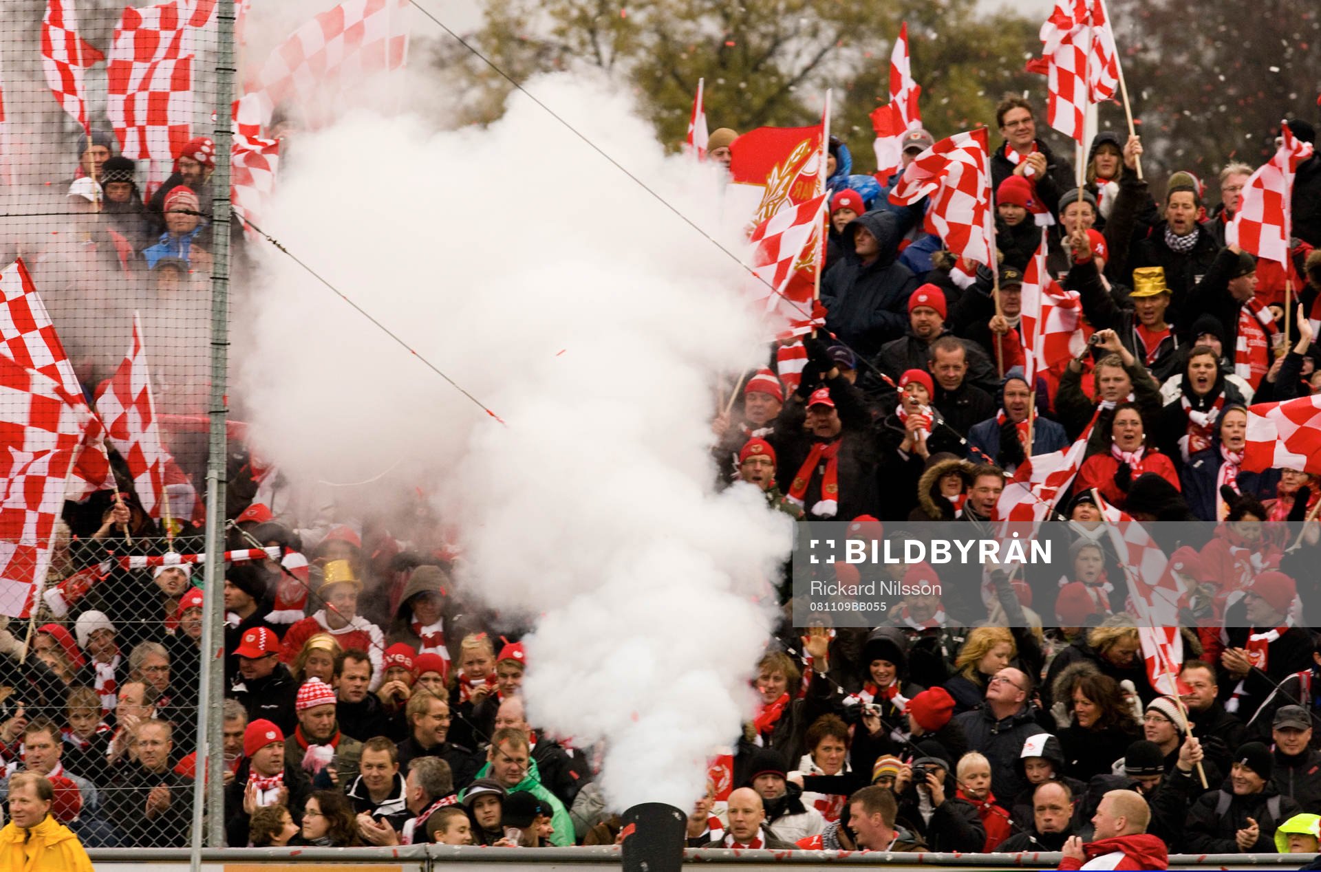 Kalmar, fans, supporter, publik, rök, läktare, flaggor