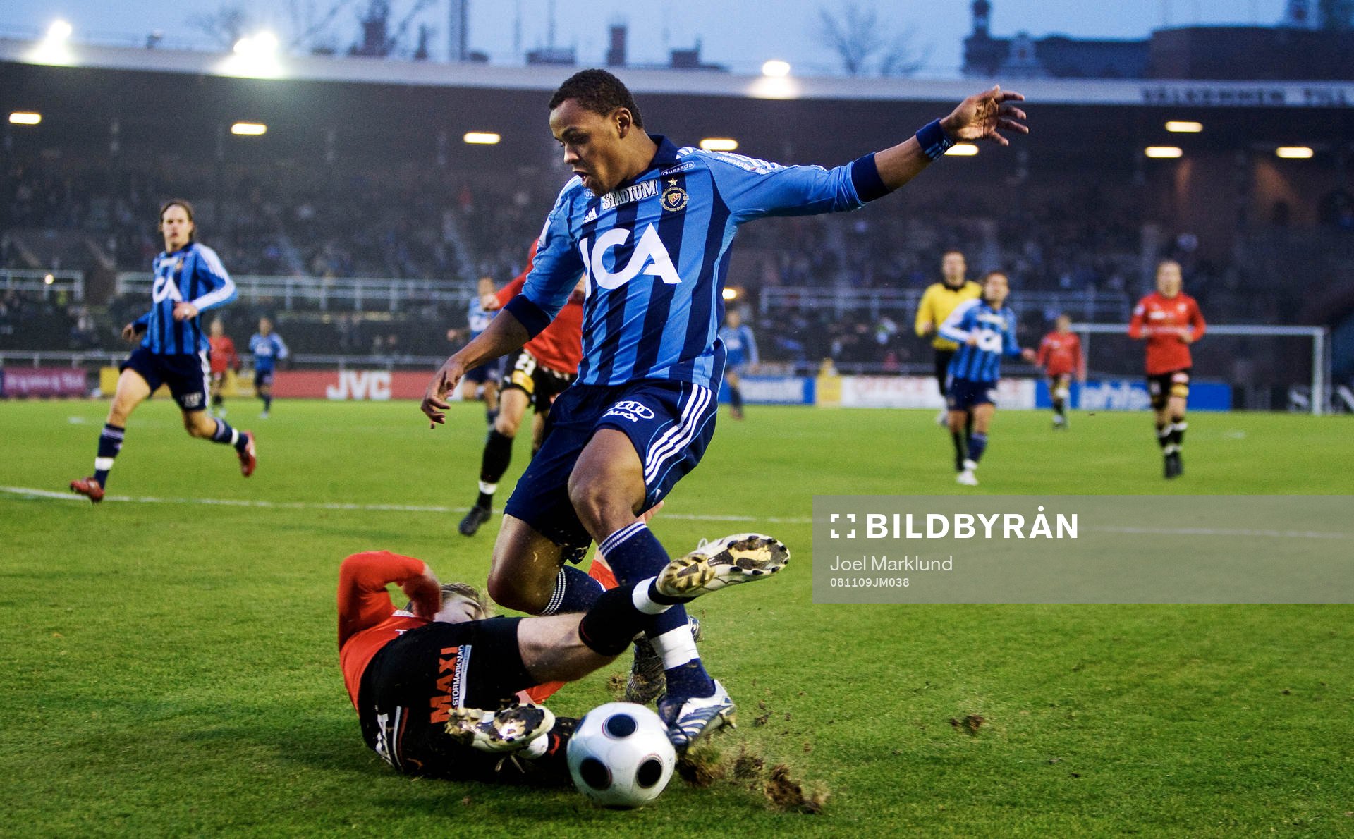 Kristian Haynes, Trelleborg, tacklar Thiago Quirino Da