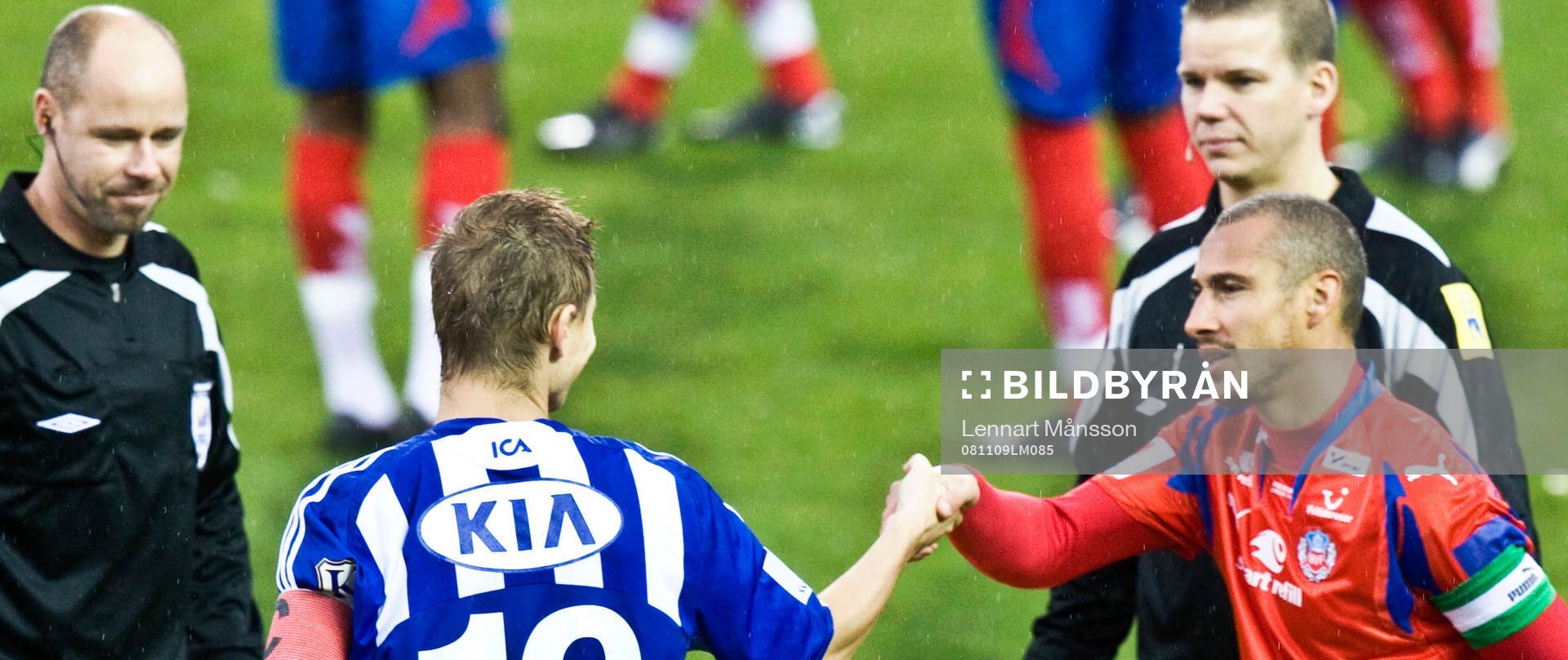 Niclas Alexandersson och Henrik Larsson, tar i hand,