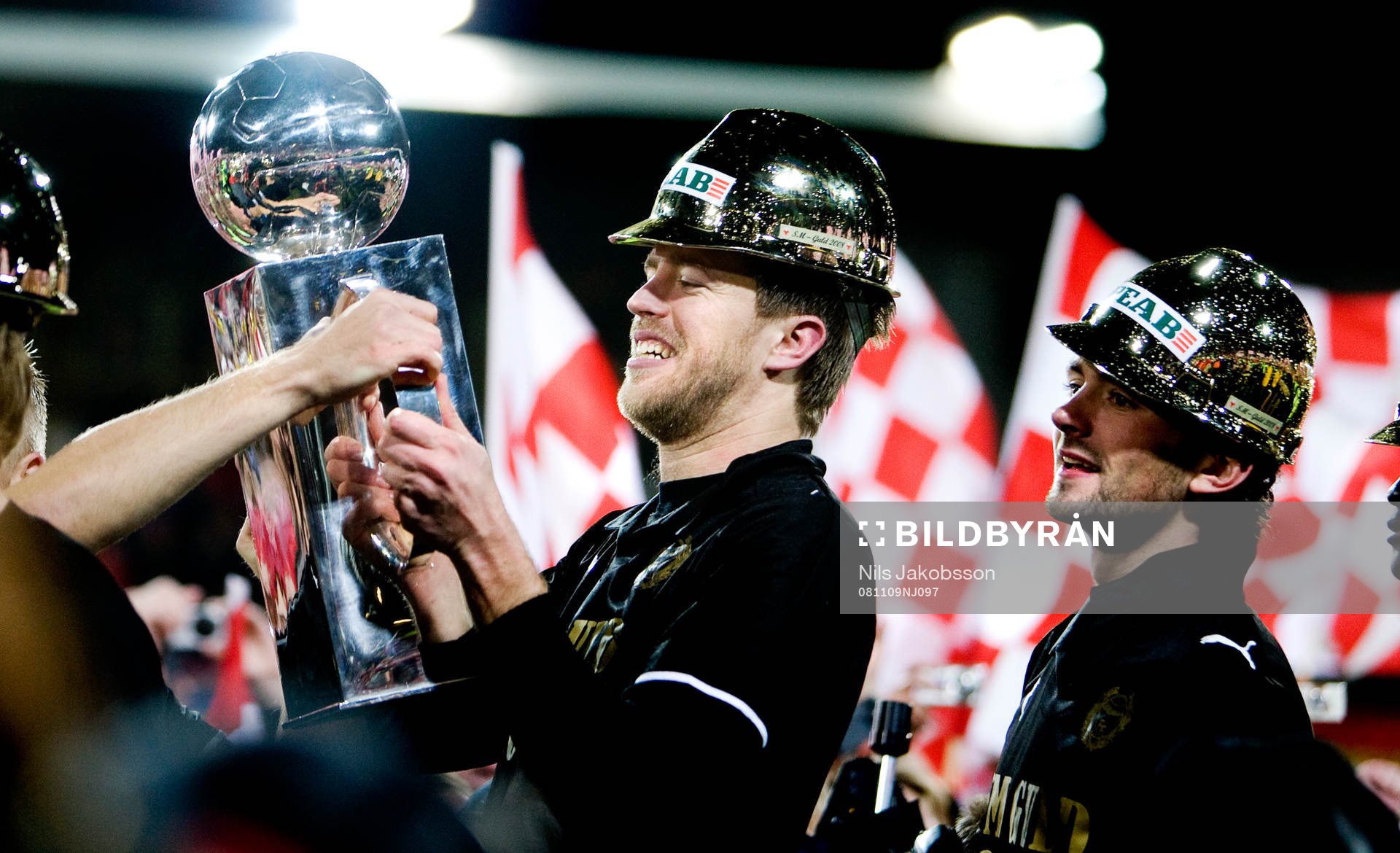  Joachim Lantz med pokalen, jubel. Svenska Mästare 2008, SM-guld, guld, glädje.