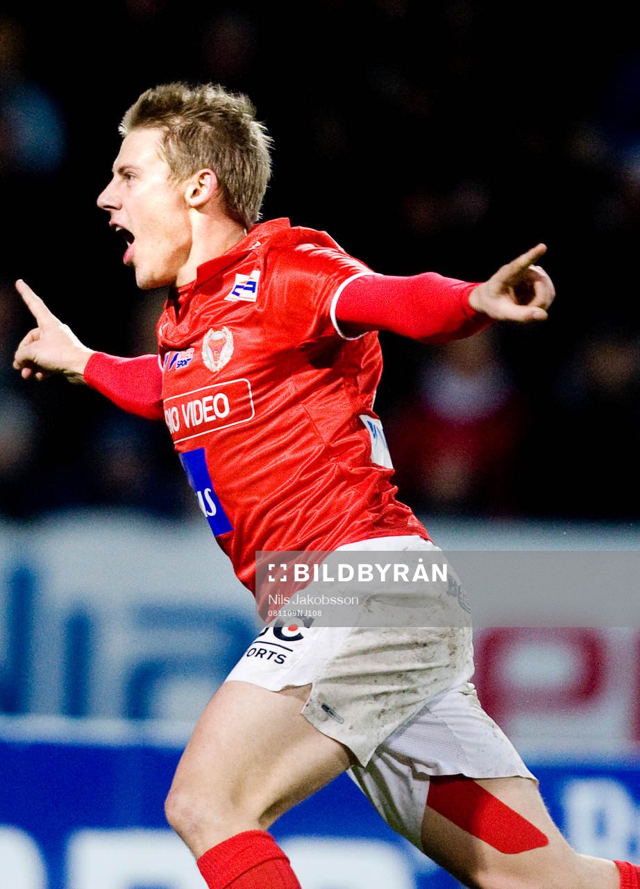  Patrik Ingelsten,  jubel efter sitt mål, firar med publiken. Svenska Mästare 2008, SM-guld, guld, glädje.