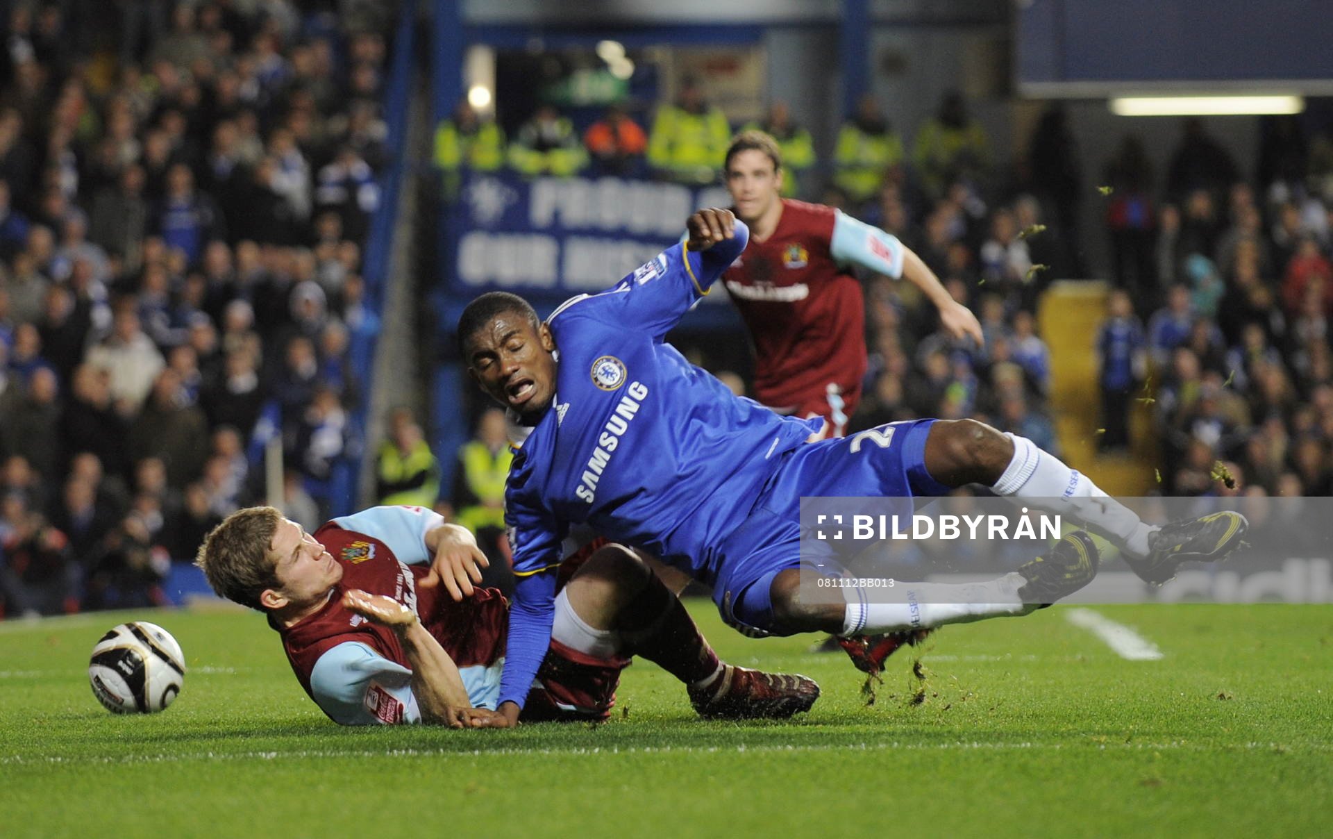 Salomon Kalou, Chelsea och Joey Gudjonsson, Burnley, åker