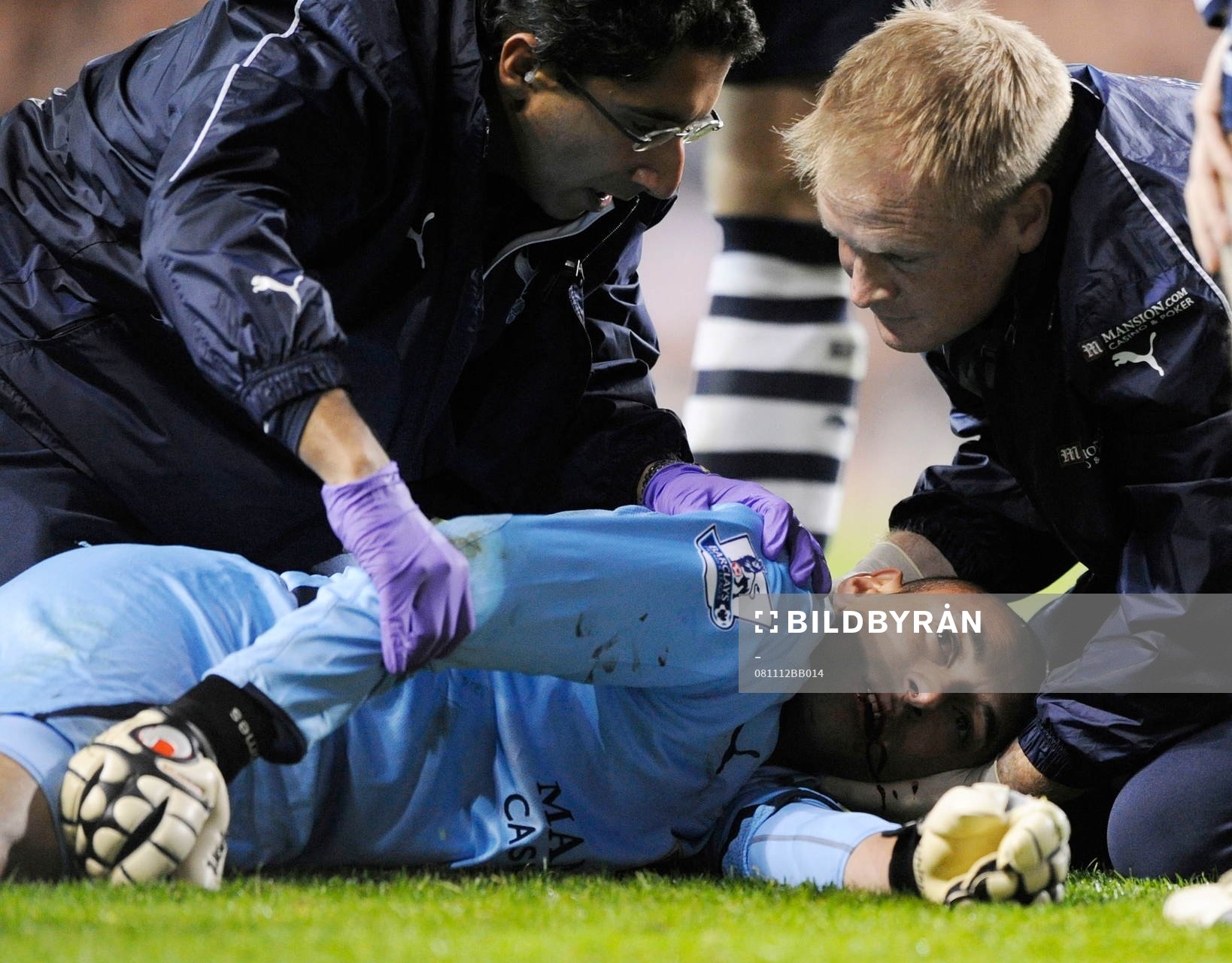  Heurelho Gomes, målvakt, Tottenham, får läkarvård. Skada,
