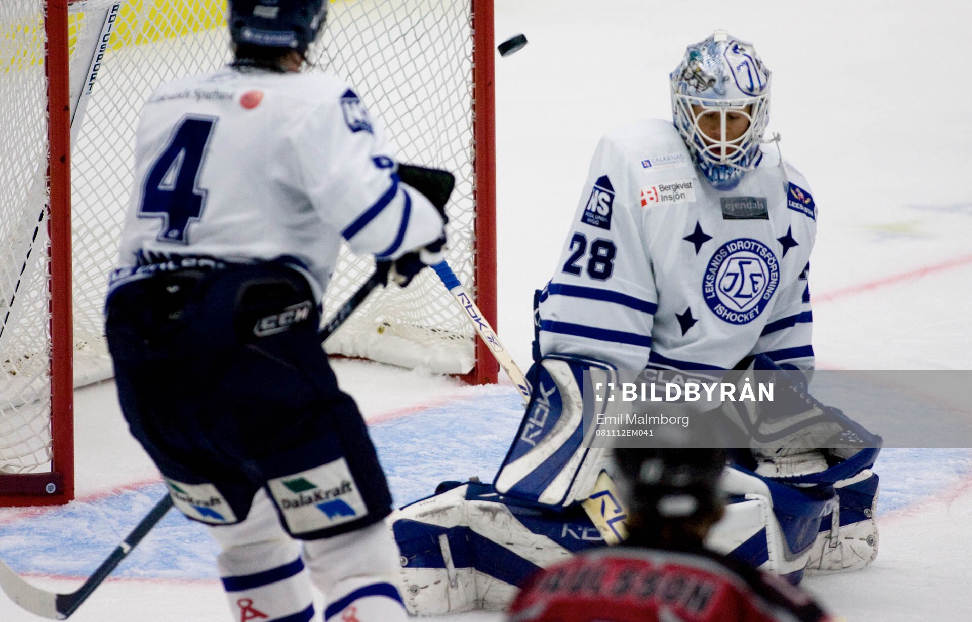Eddie Läck, målvakt, Leksand, i svårighet igen. Två