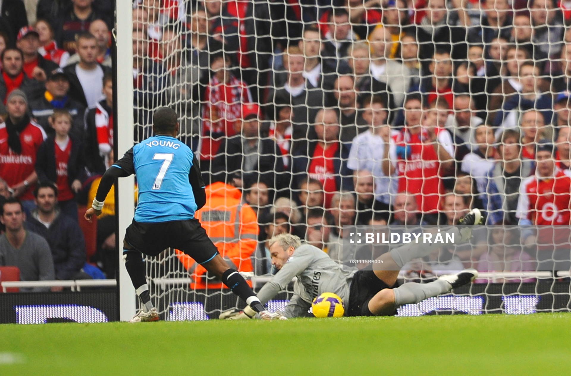  Manuel Almunia, målvakt, Arsenal, räddar straffspark.