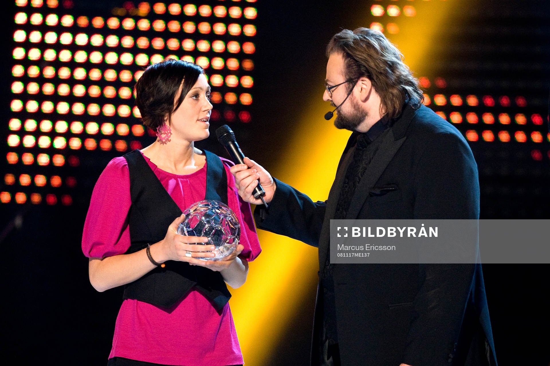 Therese Sjögran och Adam Alsing, programledare