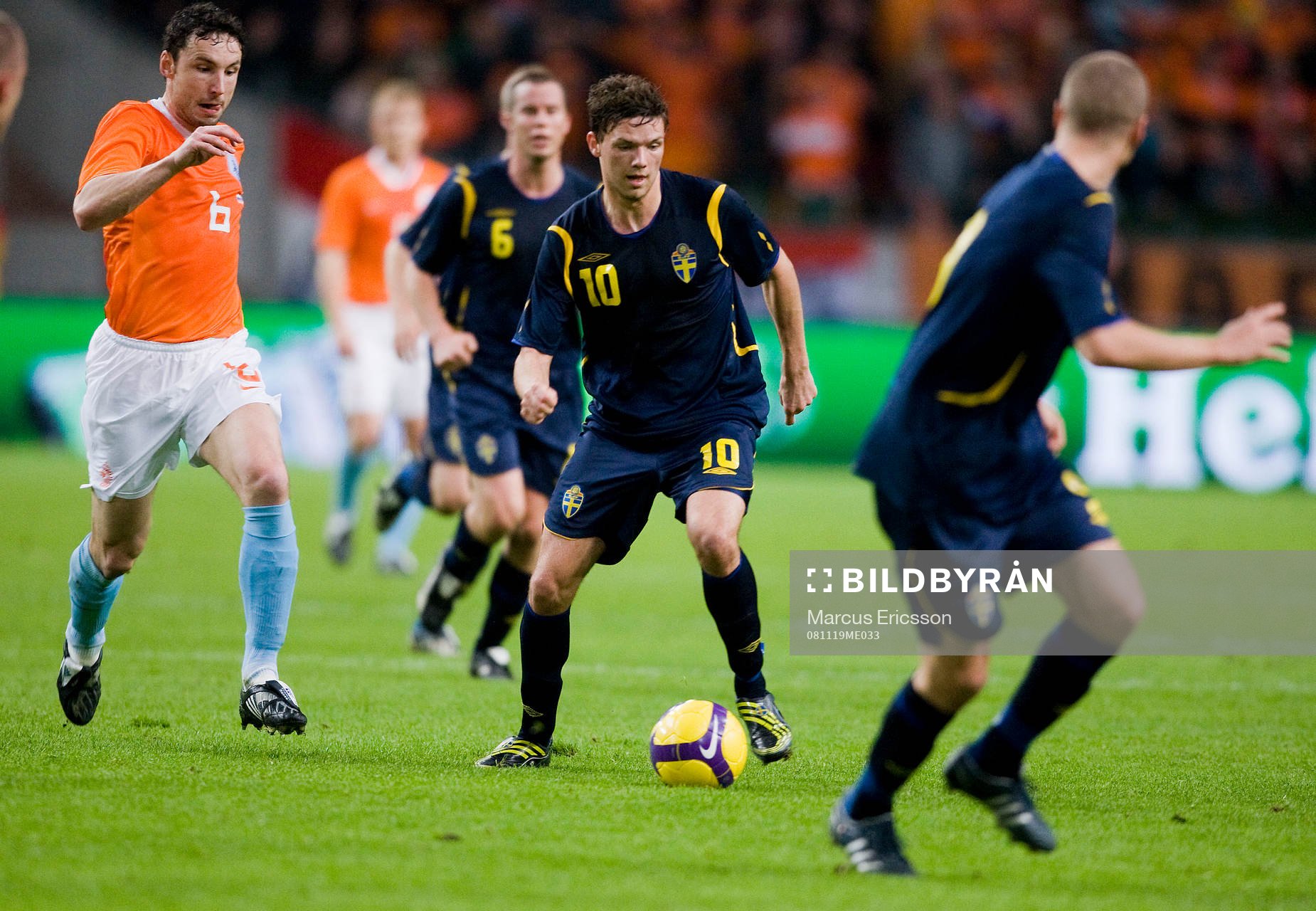 Marcus Berg, Sverige, och Mark van Bommel, Holland