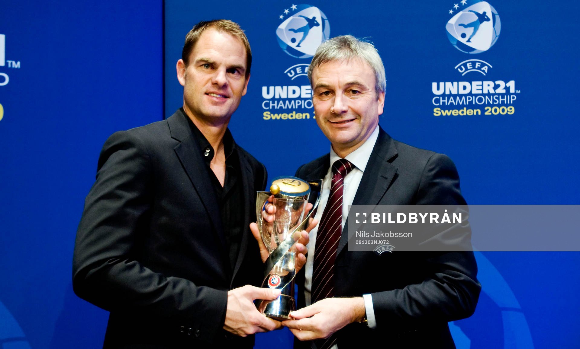 Frank de Boer överlämnar för Nederländernas räkning
