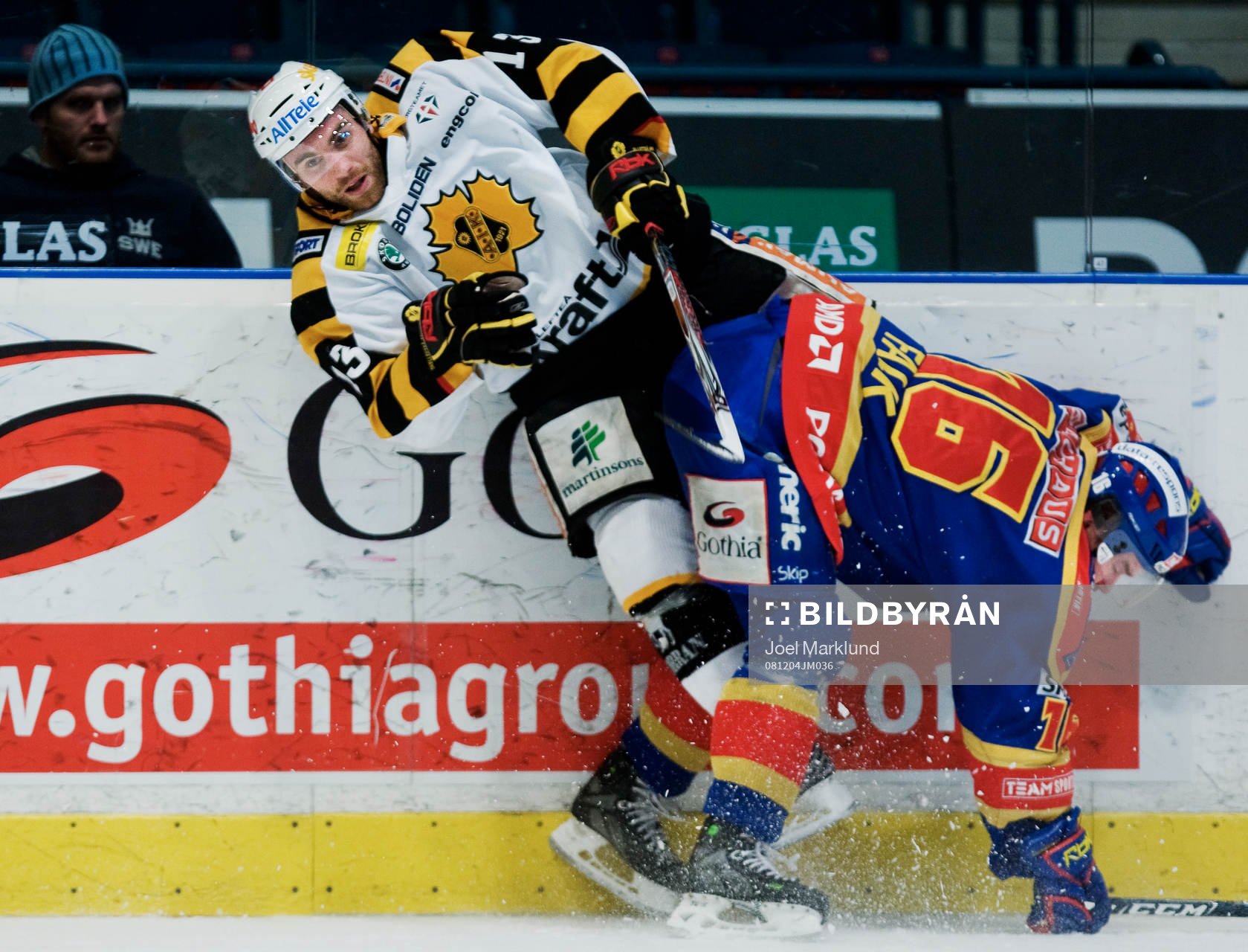 Niko Dimitrakos, Skellefteå, bjuds på en flygtur av