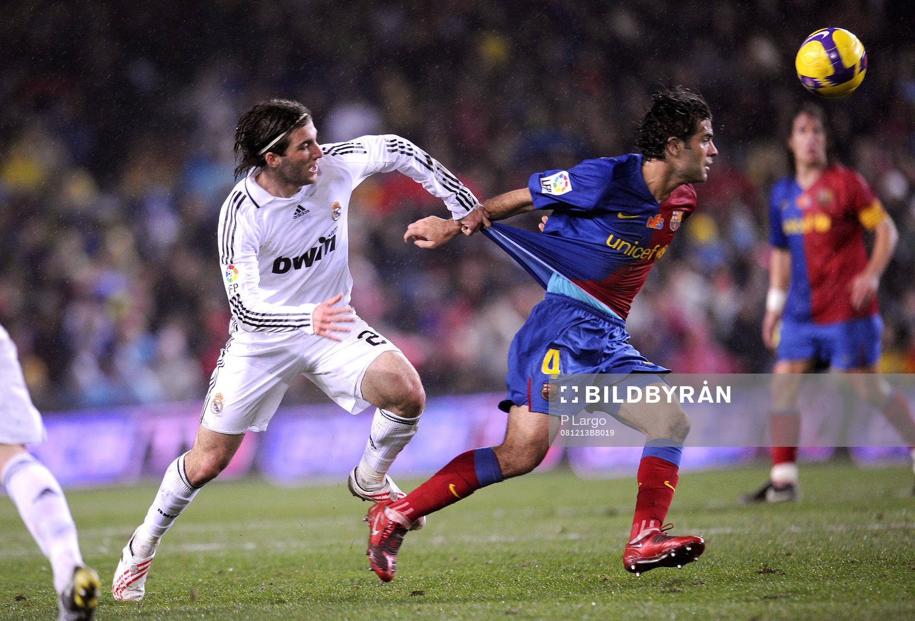 Higuain, Madrid drar Rafael Marquez, Barcelona, i tröjan
