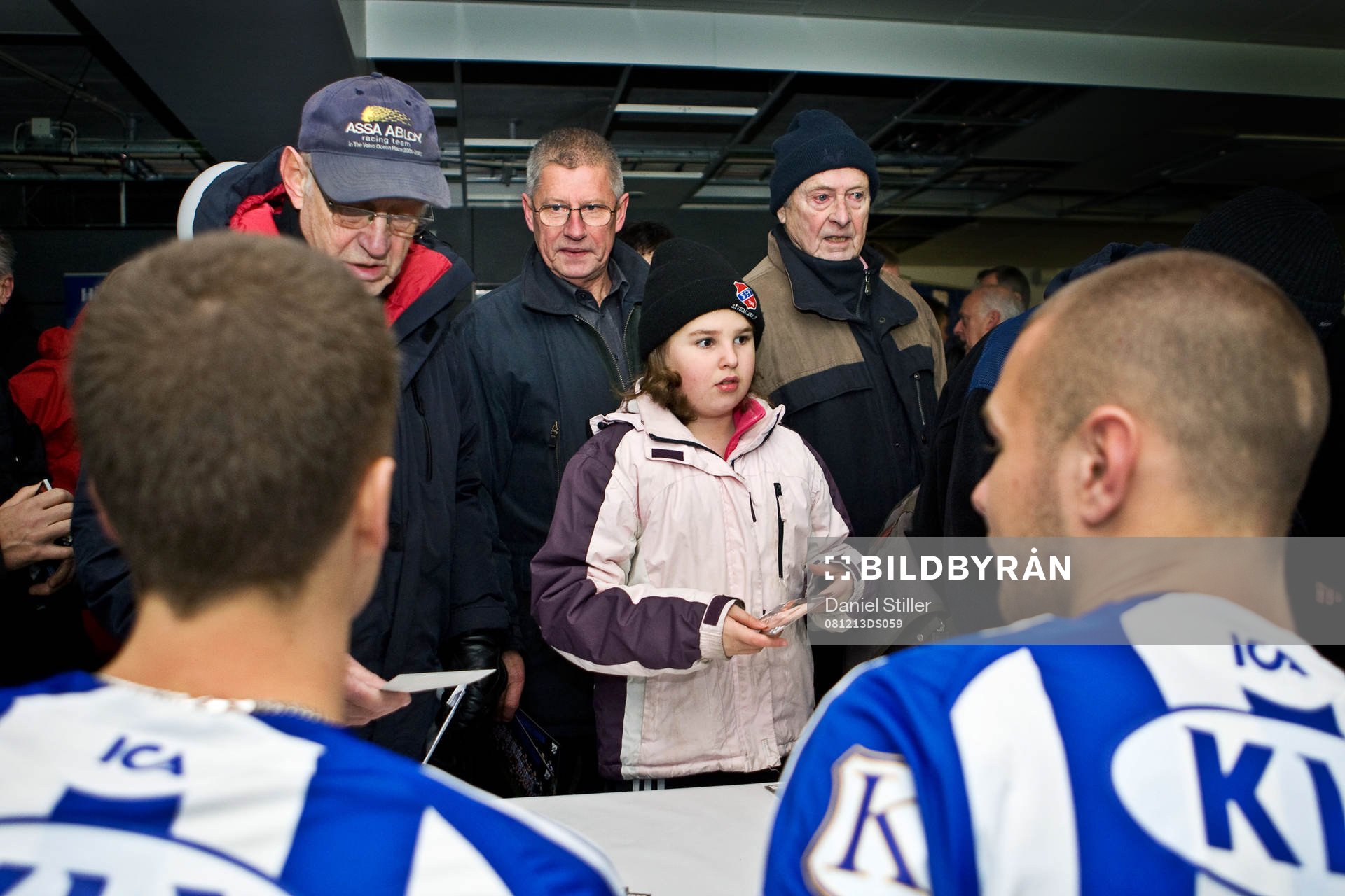 Spelare signerar idolbilder