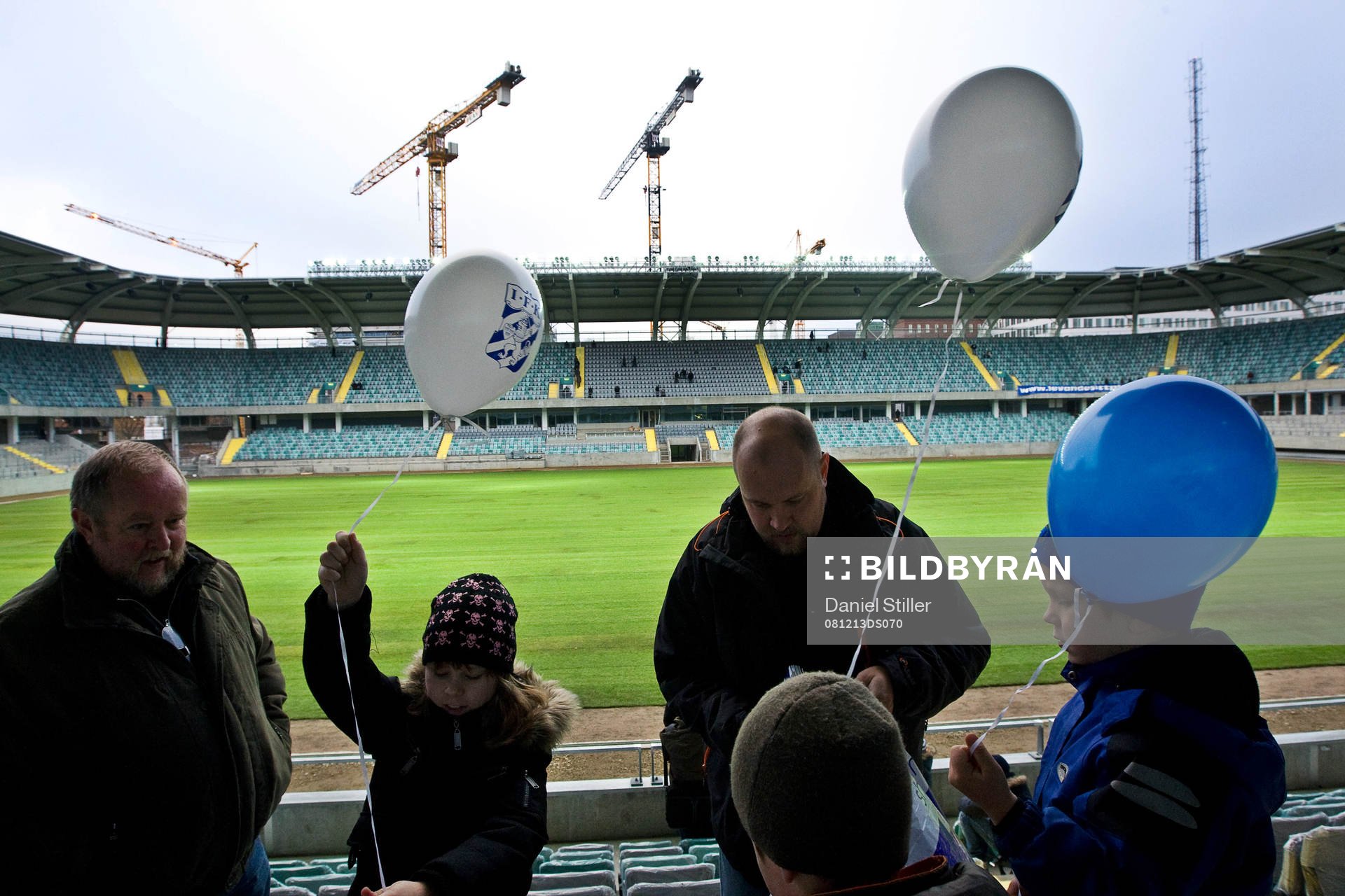 Fansen ispekterar nya arenan