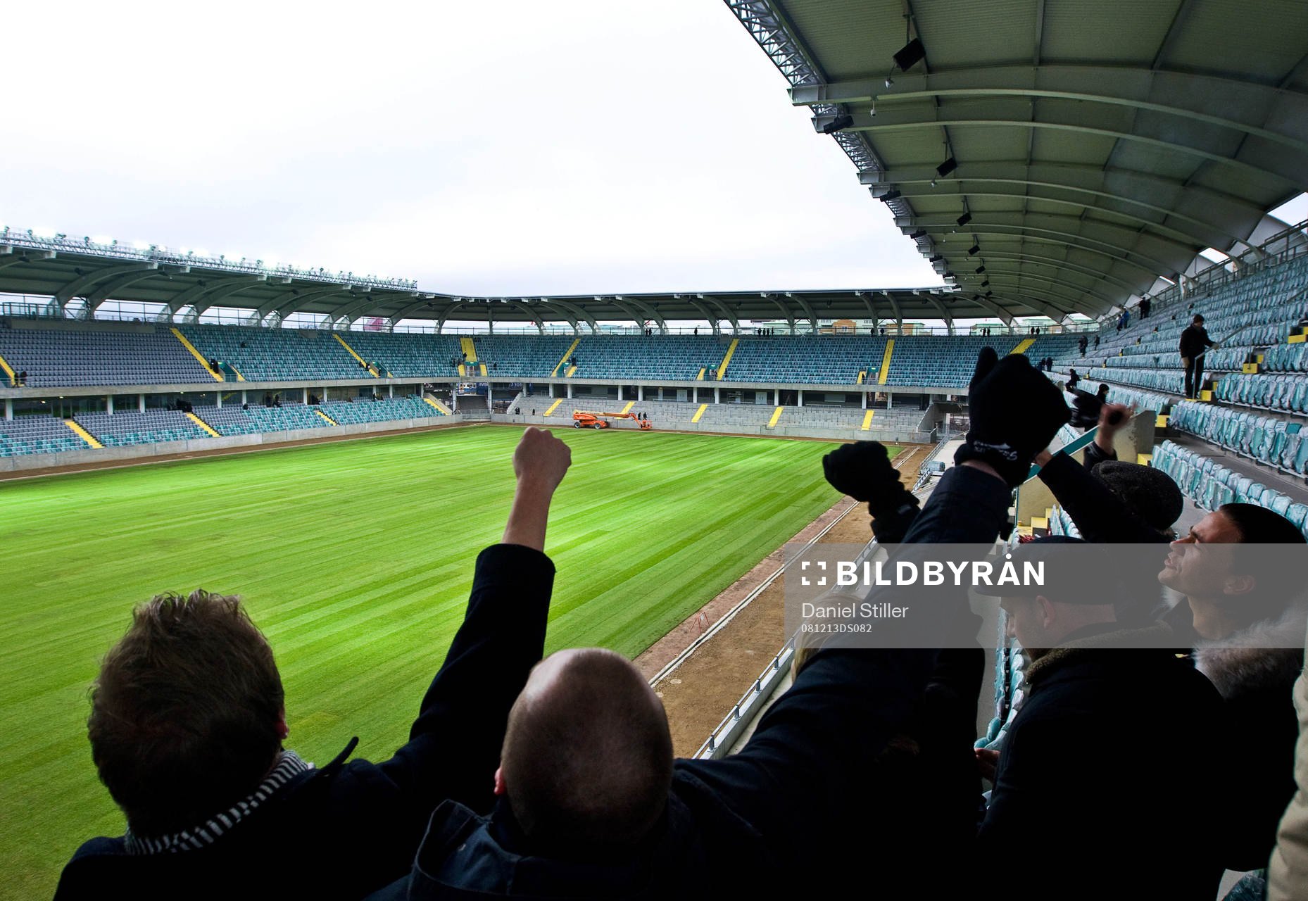 Nya Gamla Ullevi, klacken testar akustiken
