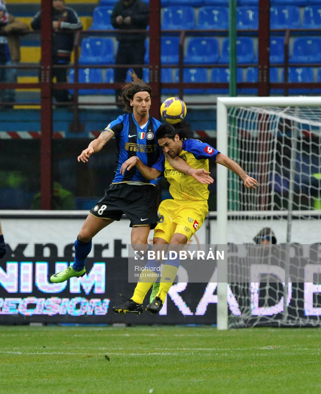 Zlatan Ibrahimovic och Yepes, nickduell