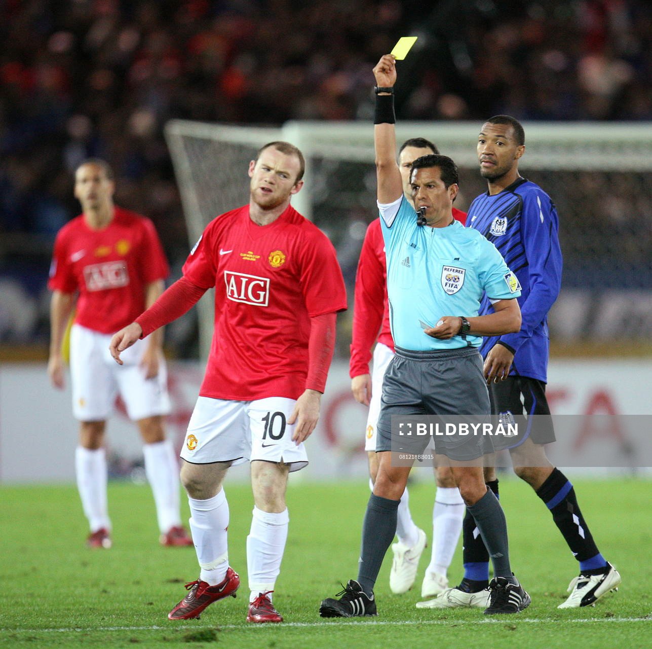  Wayne Rooney, Manchester U, får gult kort, varning, missnöje.