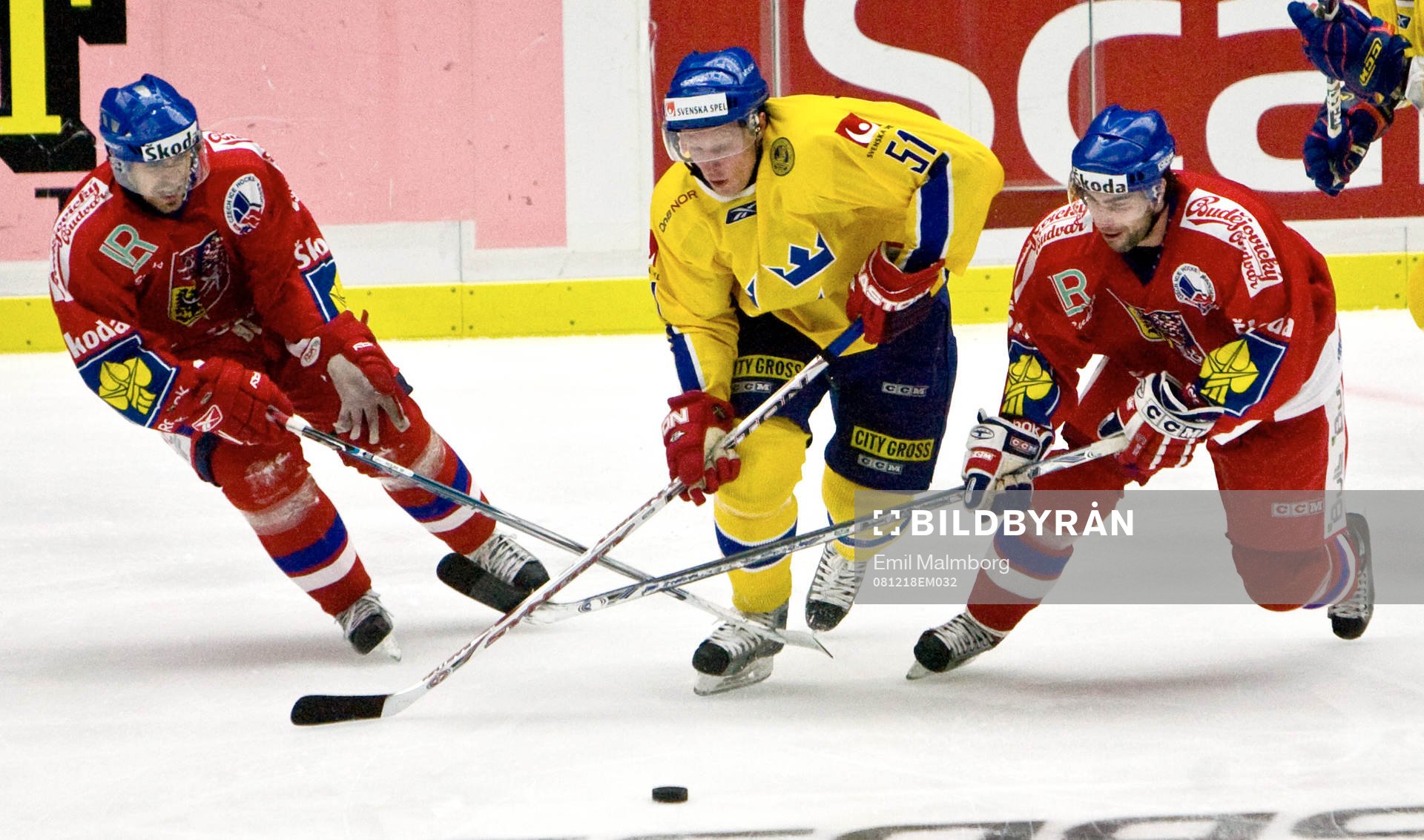 Mika Hannula, Sverige
