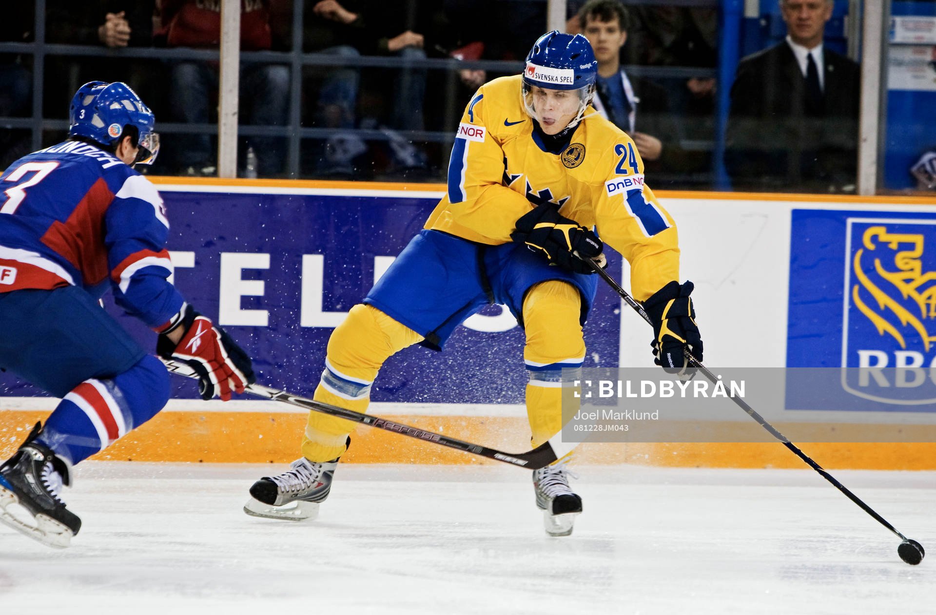 David Ullström, Sverige, har koll på pucken