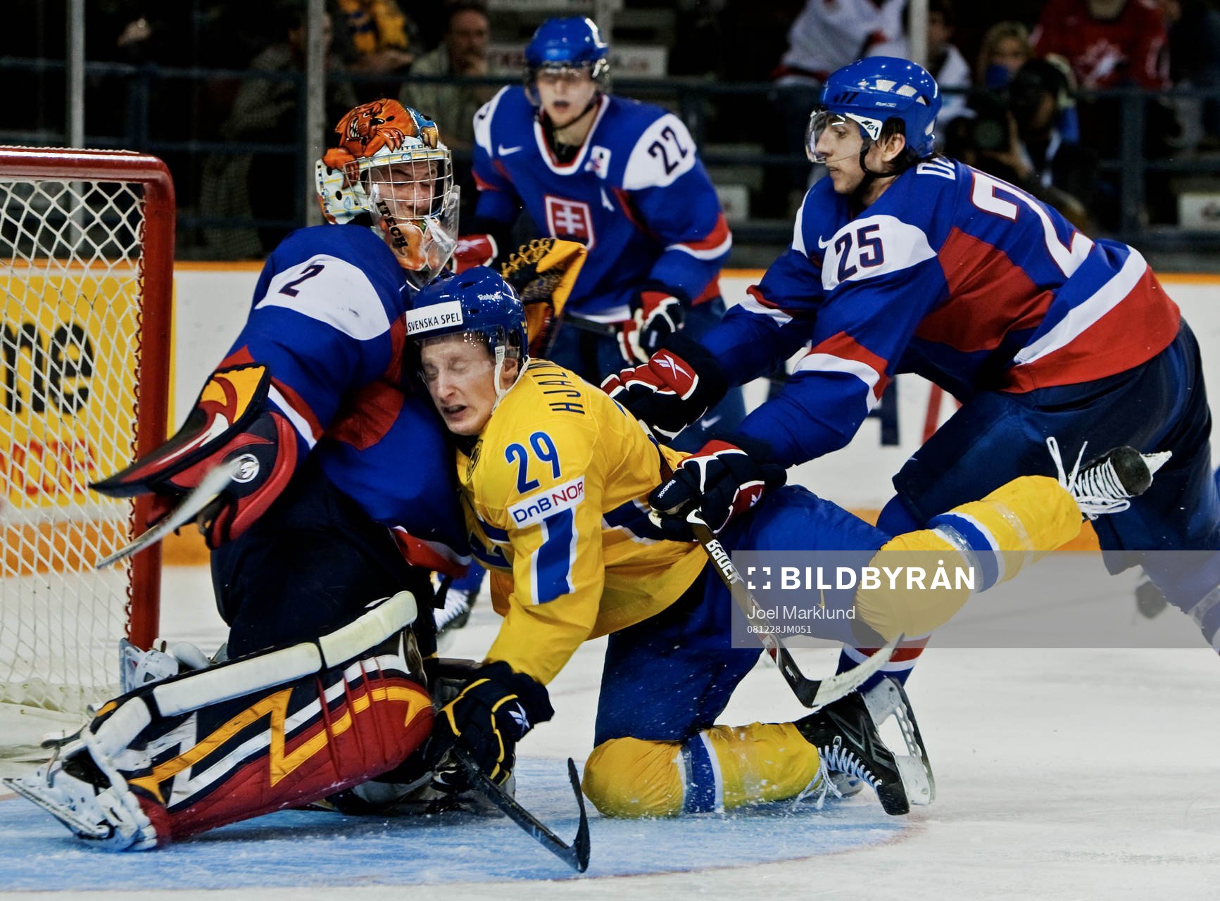 Radek Deyl, Slovakien, trycker in Simon Hjalmarsson,