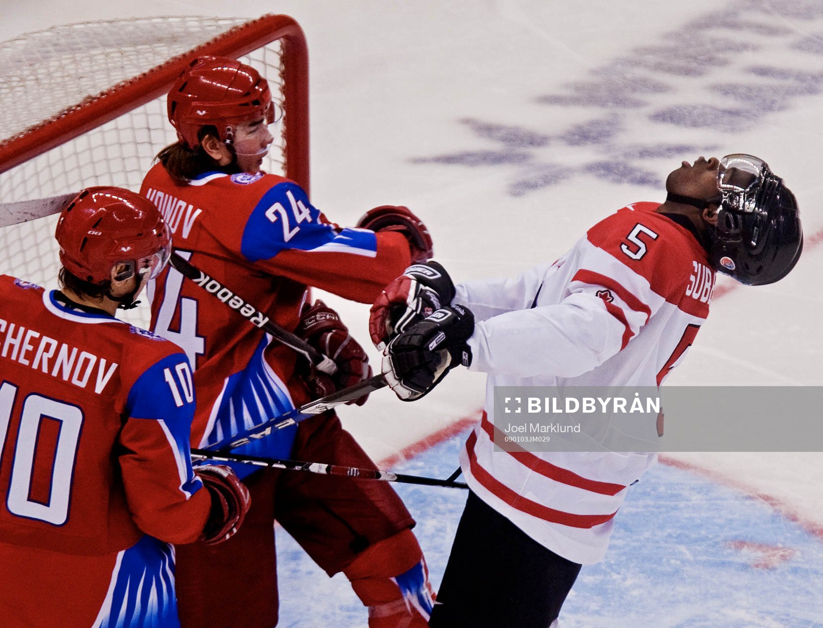 Vyacheslav Voinov, Ryssland, slår till PK Subban, Kanada,