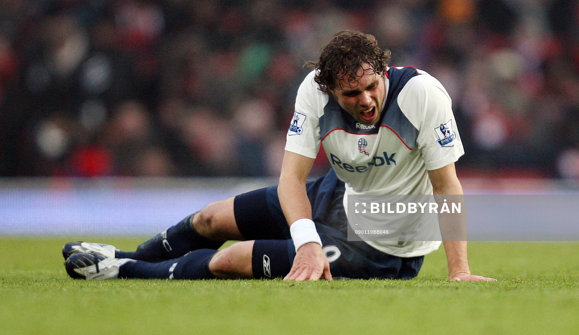 Johan Elmander, Bolton, skadade sitt knä