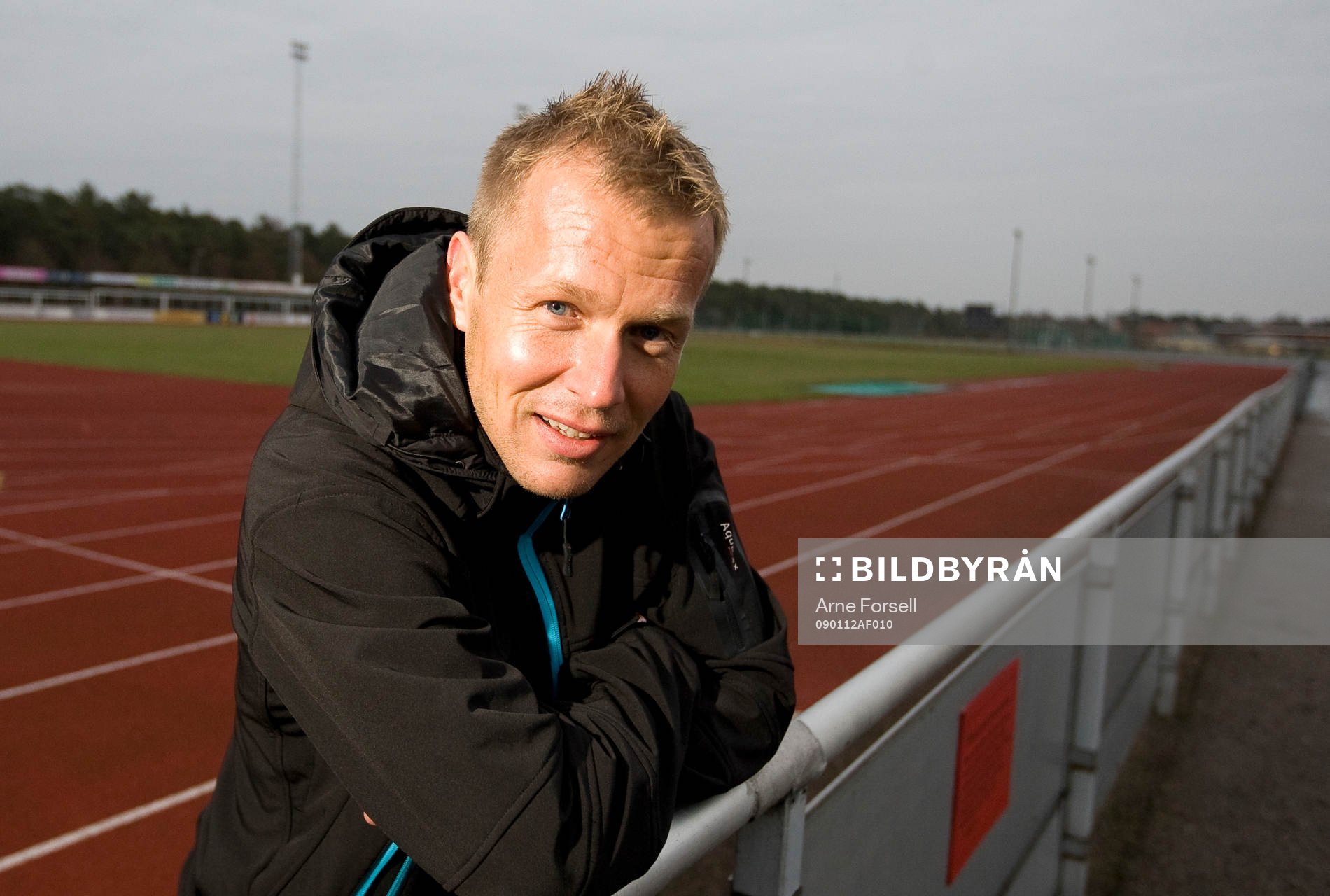 Pär Zetterberg vid fotbollsplanen i Falkenberg