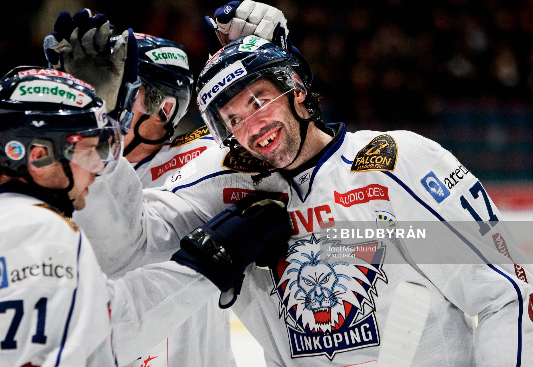 Ivan Majesky, Linköping, gratuleras till 0-1