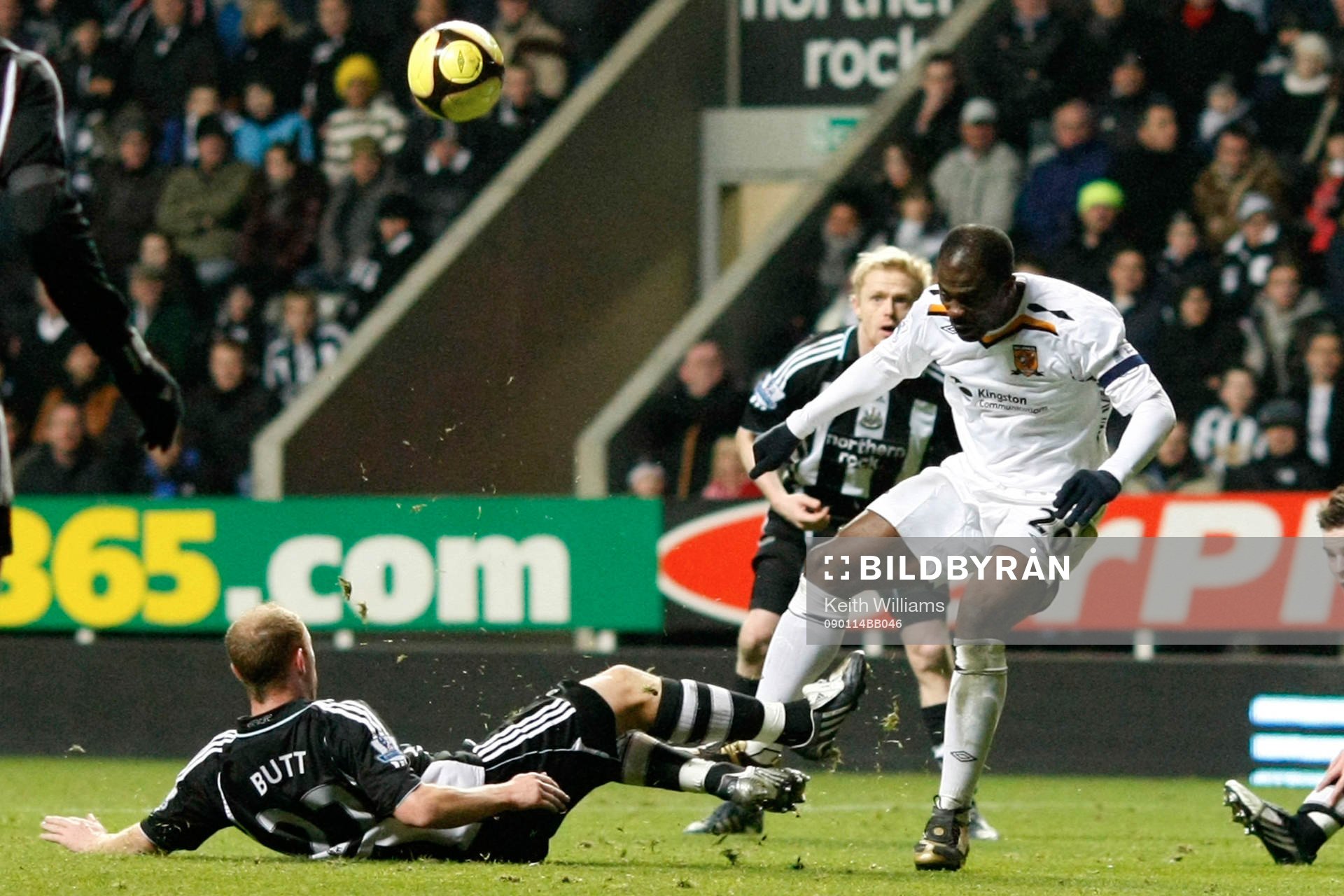Nicky Butt, Newcastle tacklar George Boateng, Hull