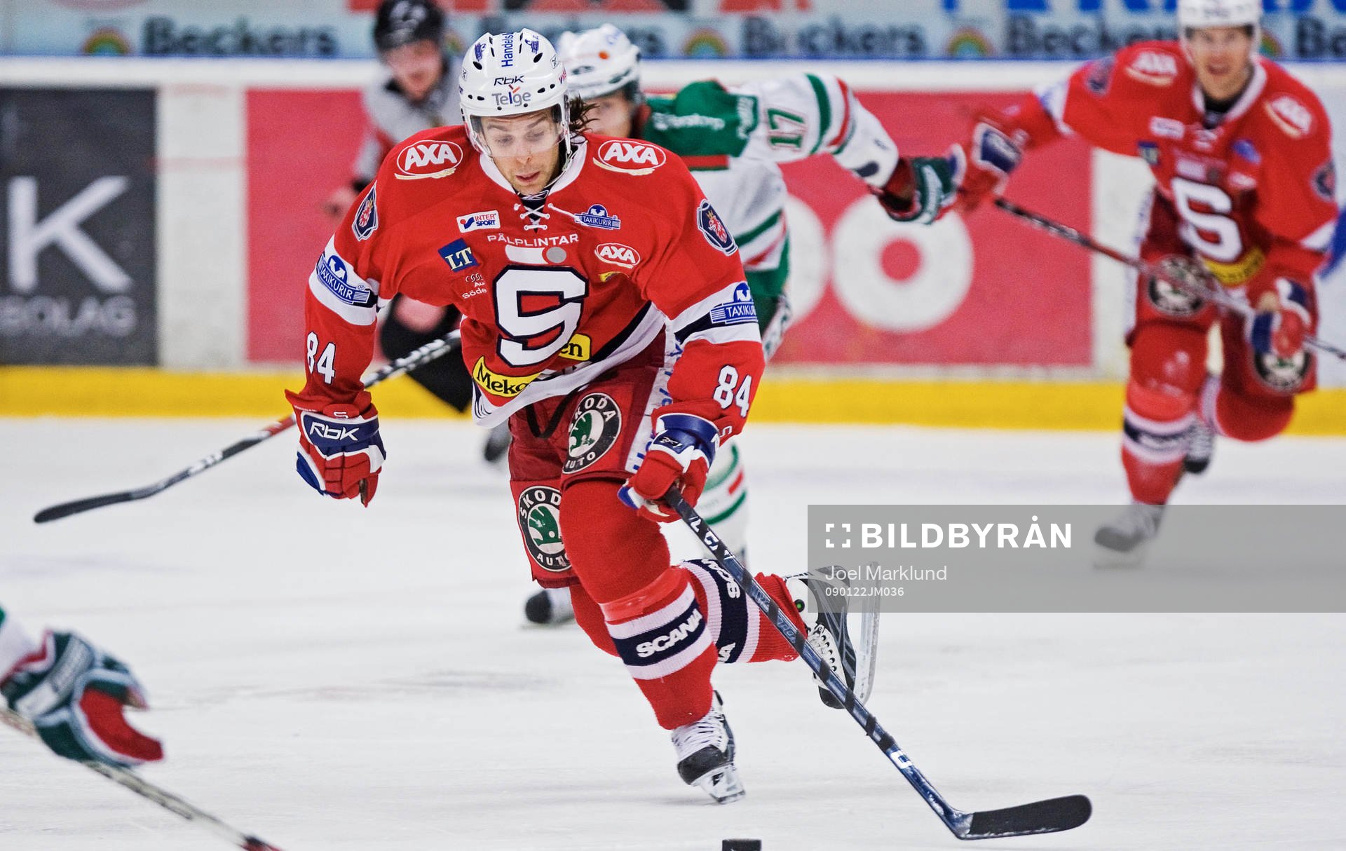 Dragan Umicevic, Södertälje, driver framåt med pucken