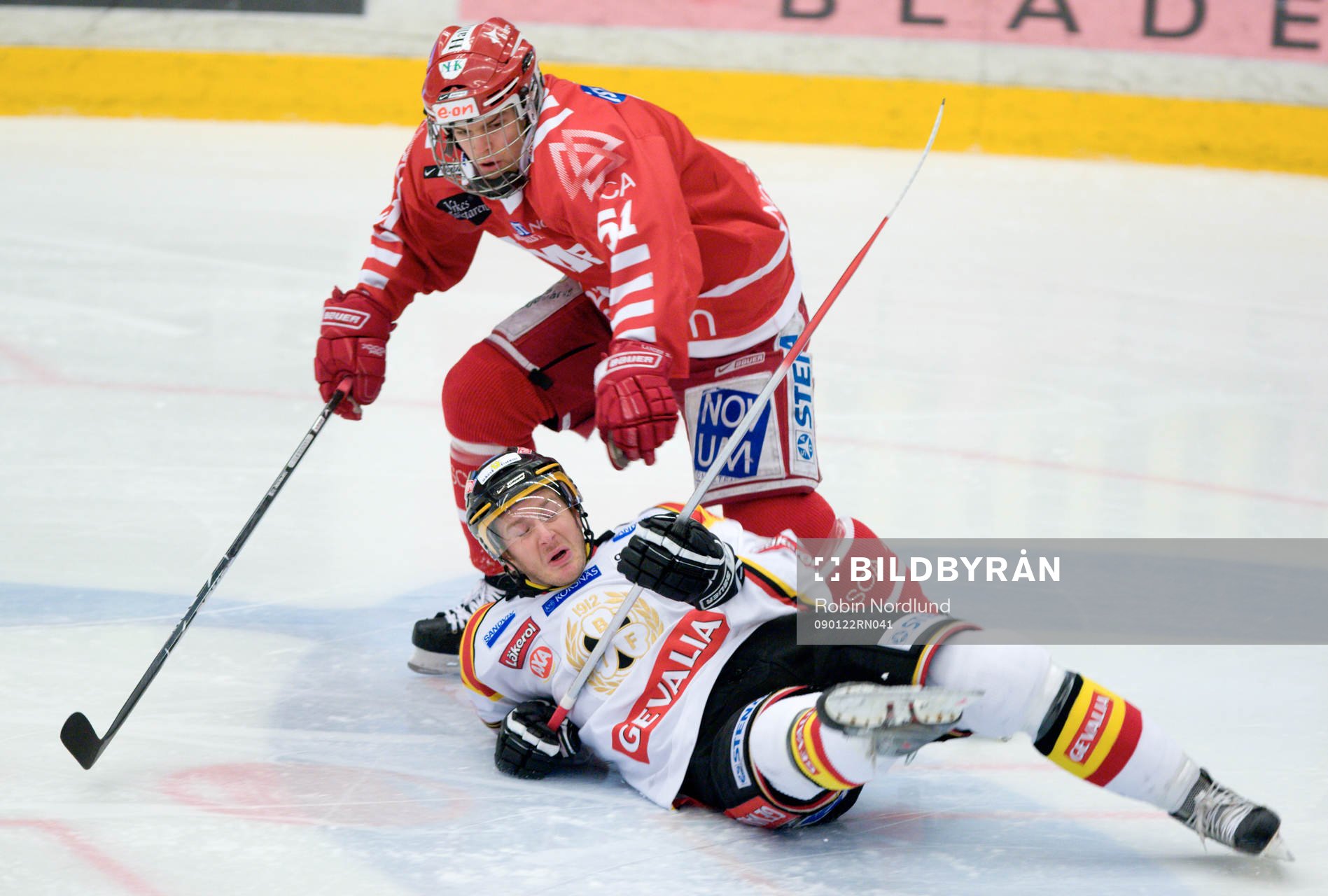 Anton Lander, Timrå trycker ner Lars Jonsson, Brynäs