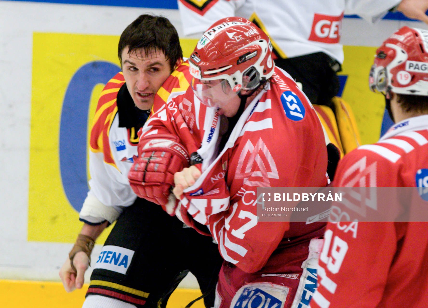 Kyle Wanvig, Brynäs slåss med Johan Andersson, Timrå.