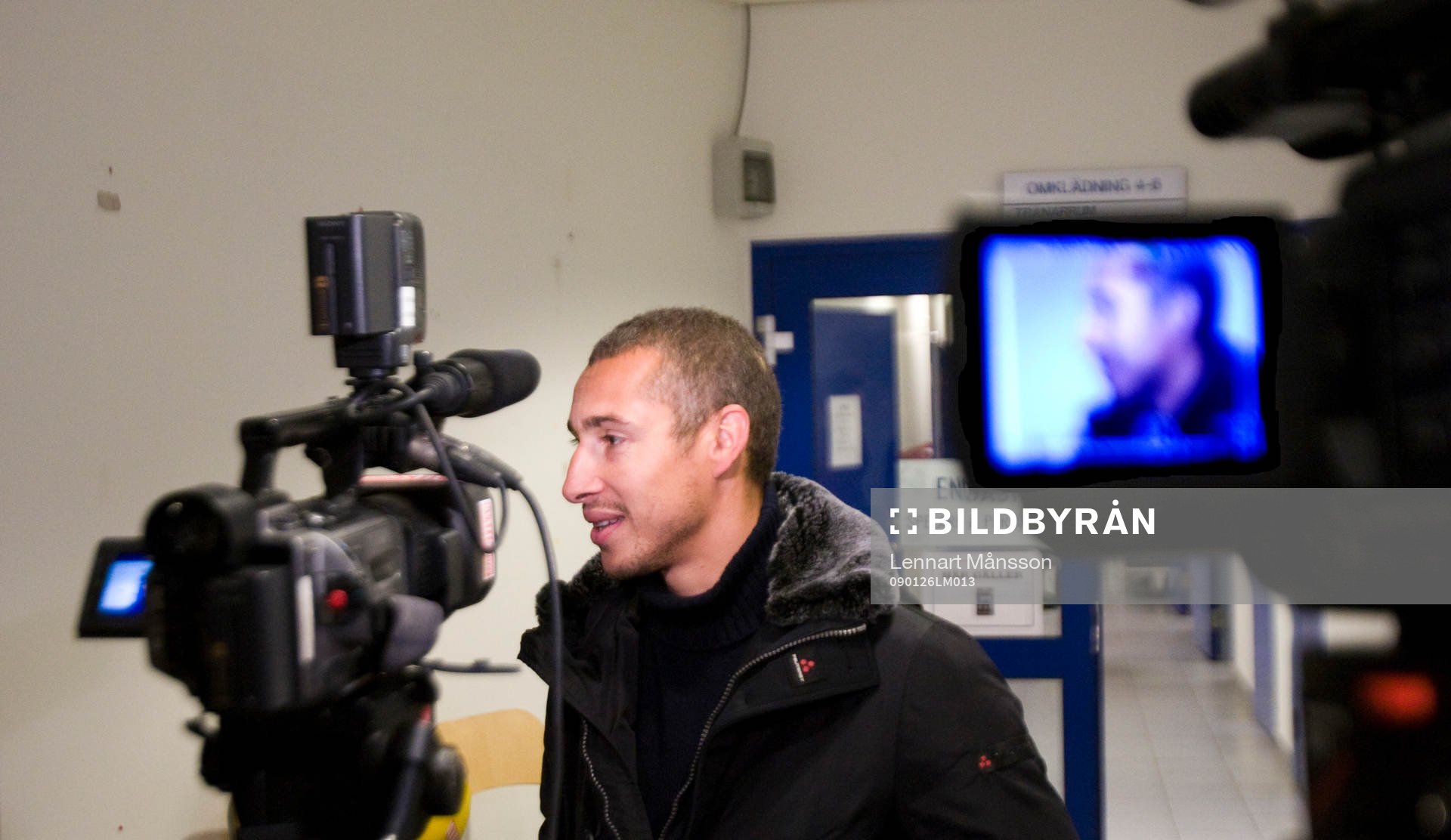 Henrik Larsson gjorde sin första träning, här svarar han