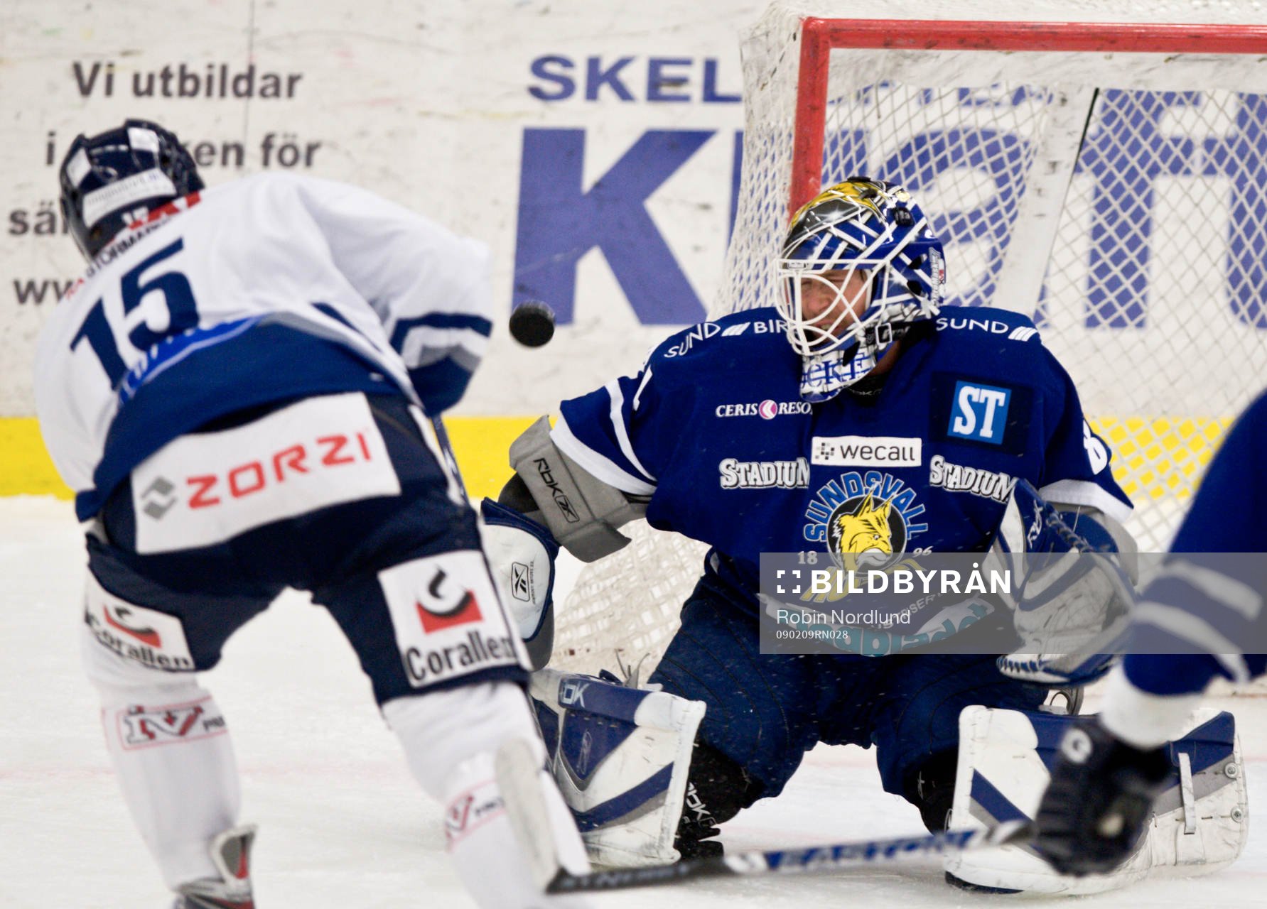 Joakim Lundström, Målvakt Sundsvall räddar skott från