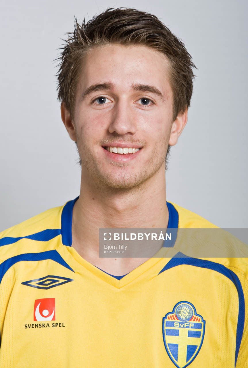 Philip Hellqvist, Sverige